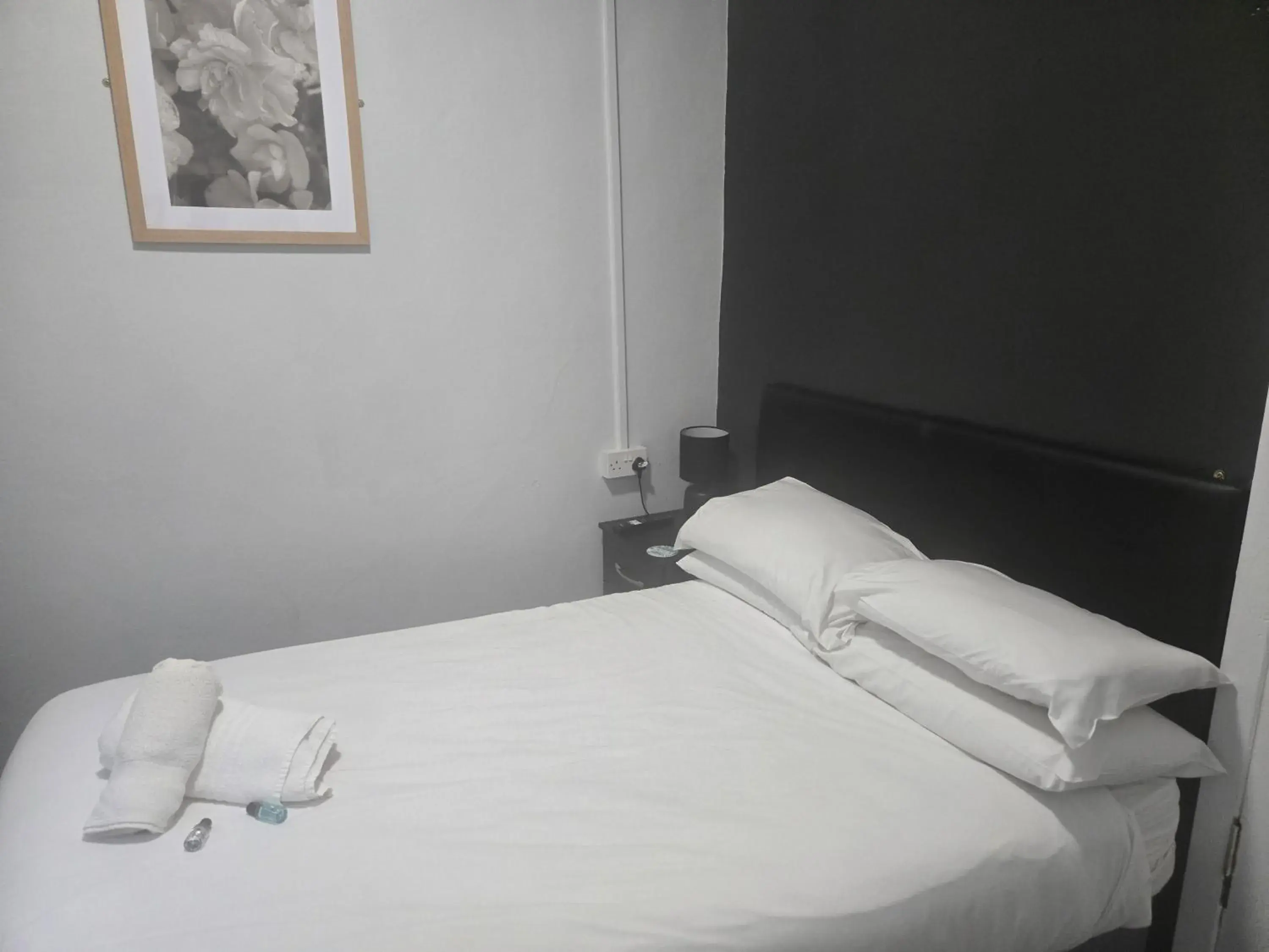 Budget Double Room - Adults Only in Peek-a-Booze - Budget Hotel - Adults Only Budget Double Room - Adults Only in Peek-a-Booze - Budget Hotel - Adults Only