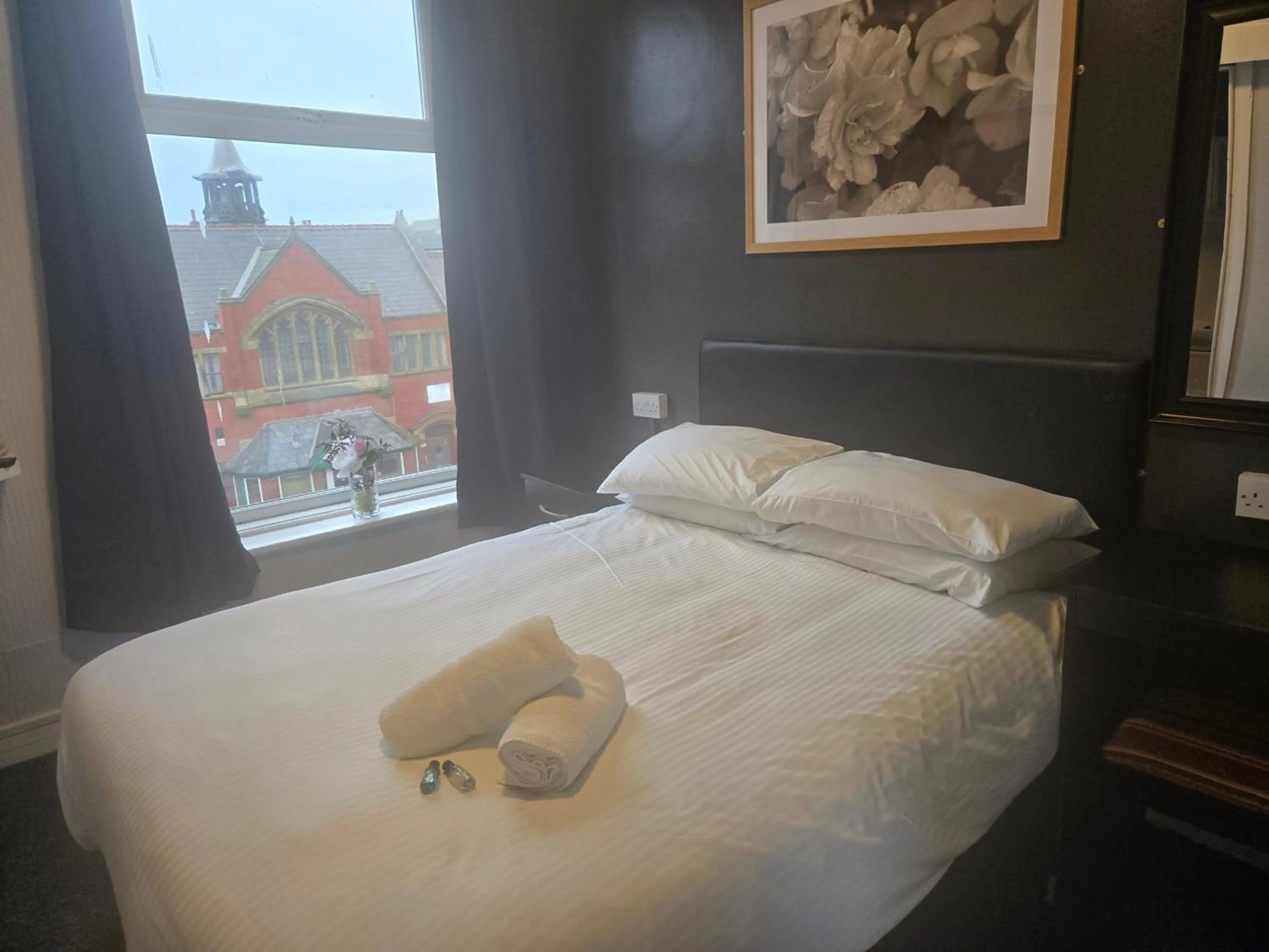 Bed in Peek-a-Booze - Budget Hotel - Adults Only