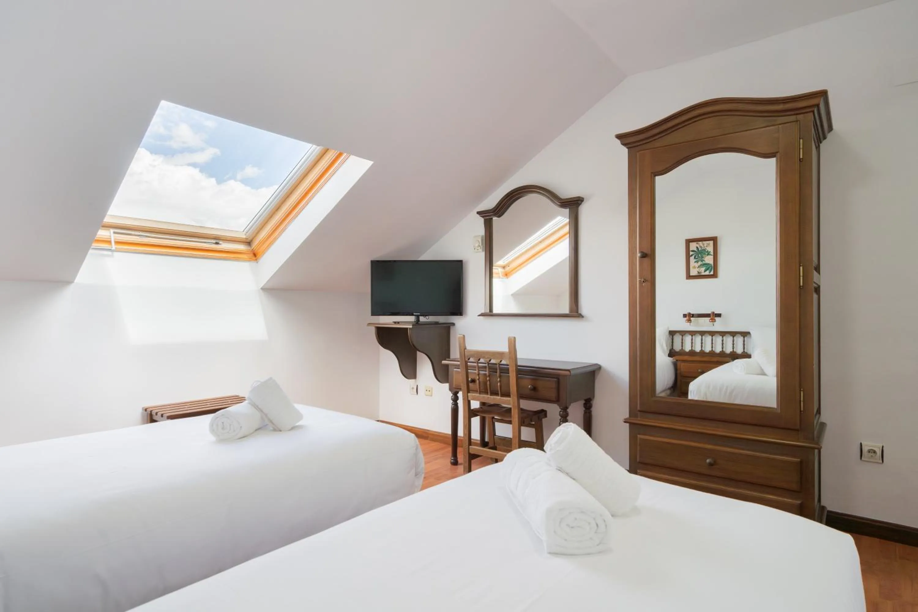 Bed in Hotel La Quinta de Santillán