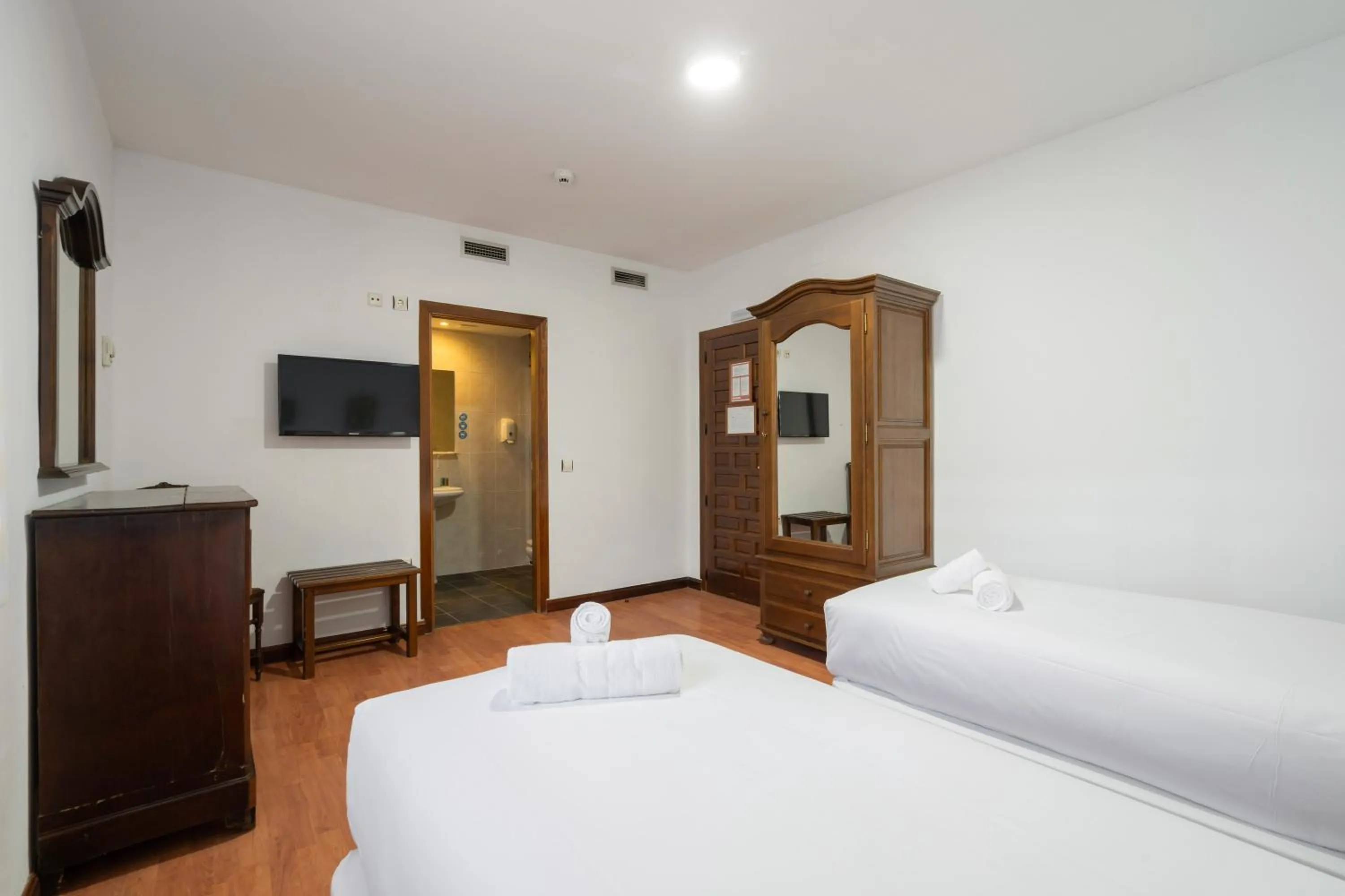 Bed in Hotel La Quinta de Santillán