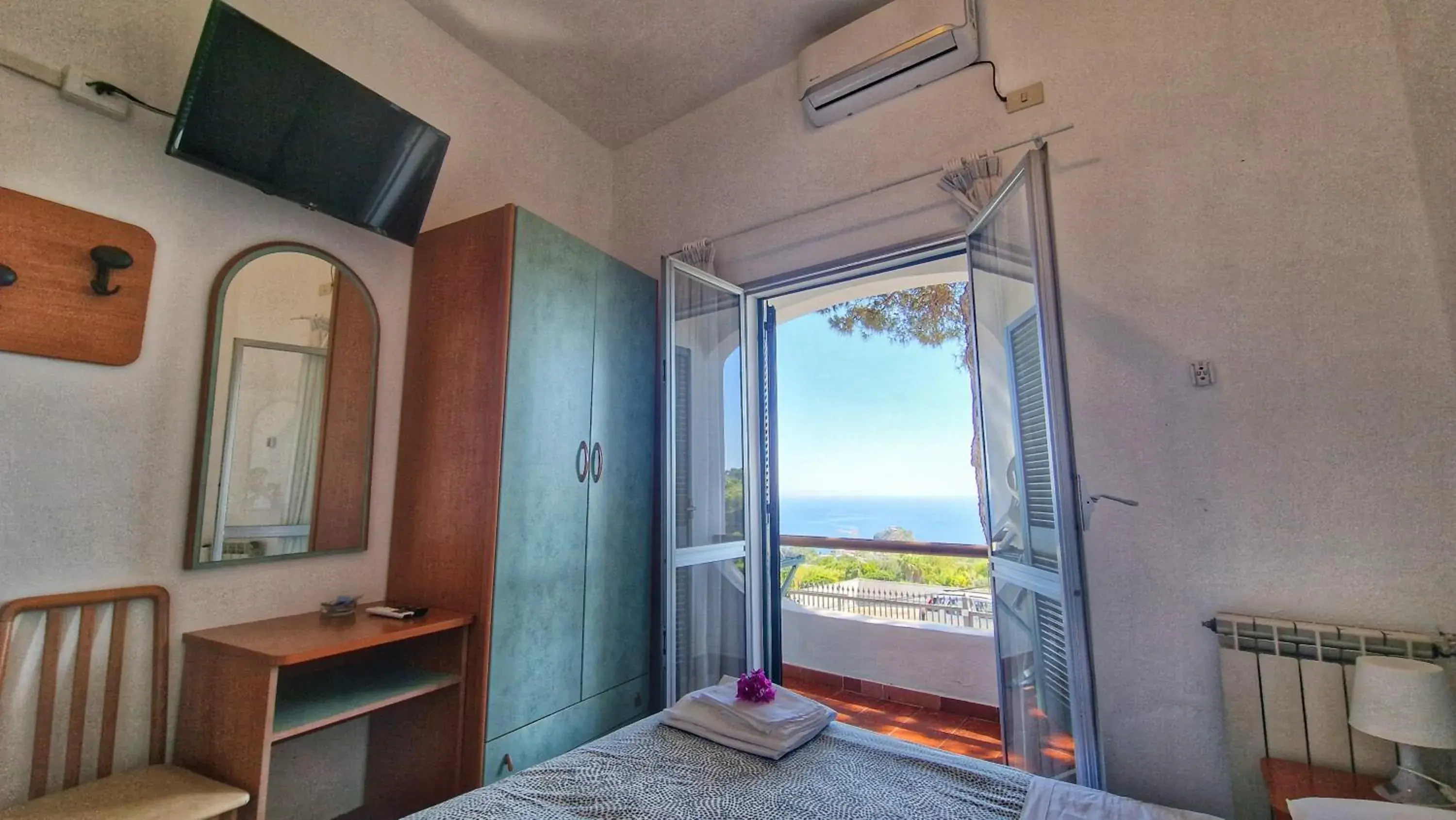 Single Room with Terrace in Hotel Bellavista Single Room with Terrace in Hotel Bellavista