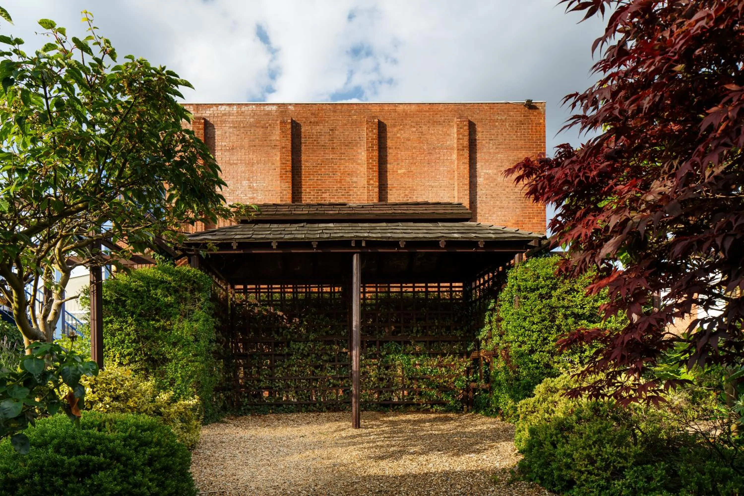 Garden, Property Building in Mercure London Watford Hotel