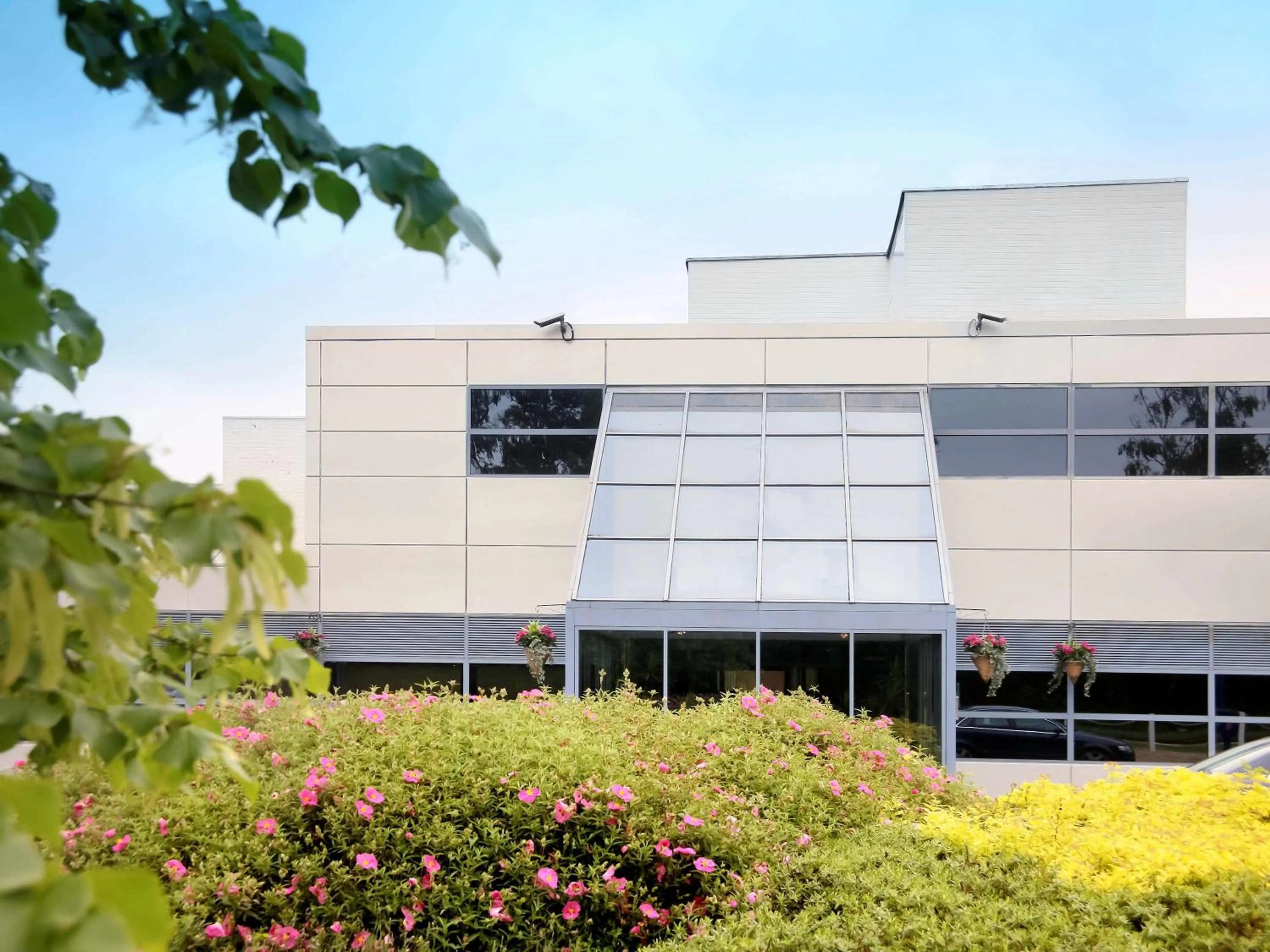 Property Building in Mercure London Watford Hotel