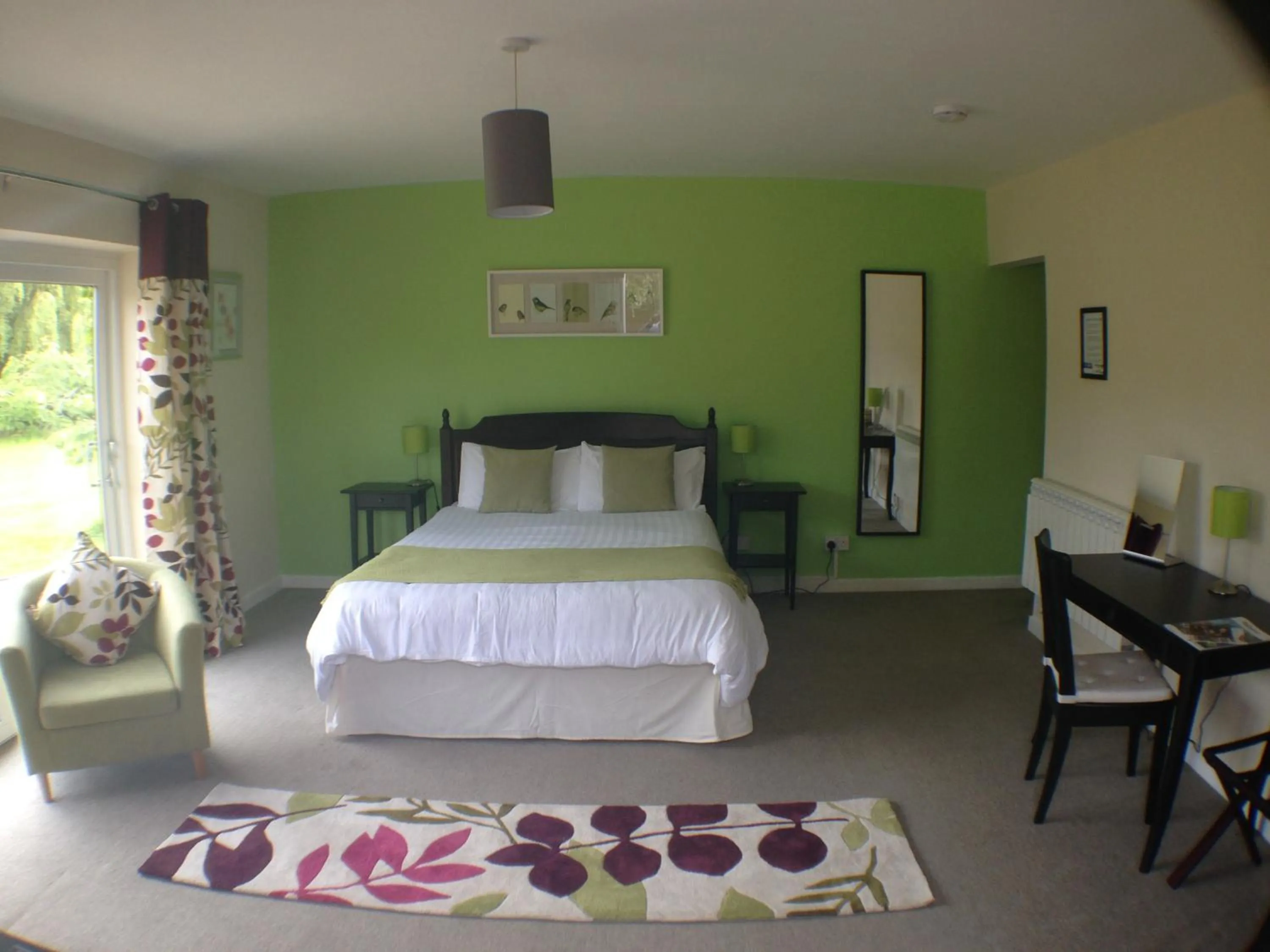 Photo of the whole room in Primrose Lodge