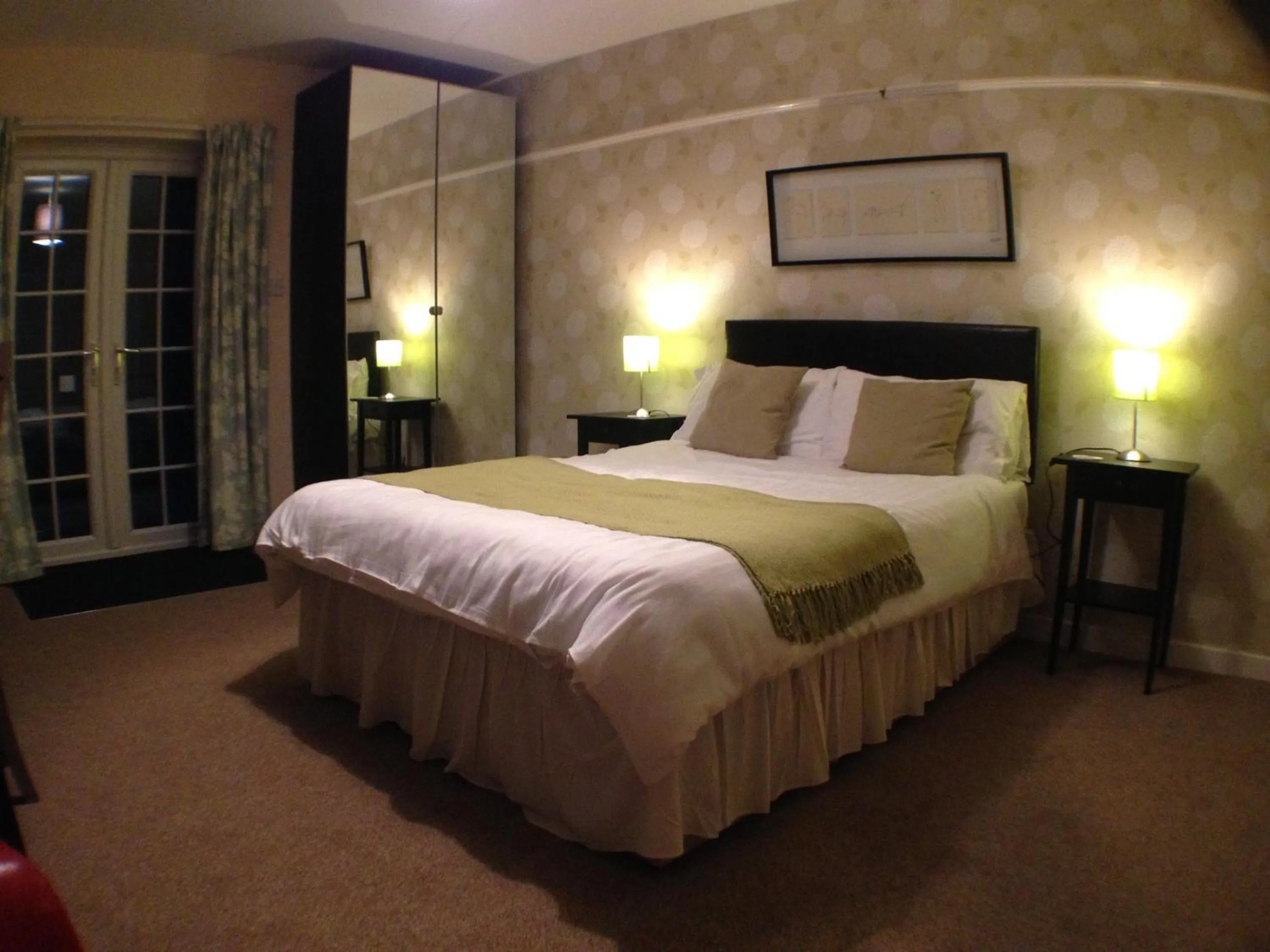 Photo of the whole room in Primrose Lodge