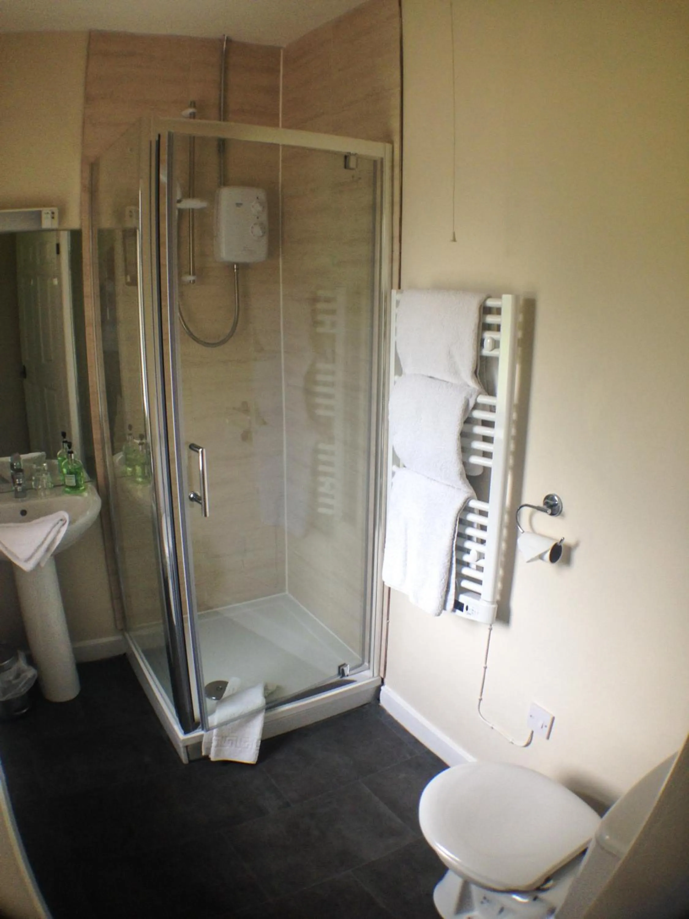 Shower in Primrose Lodge