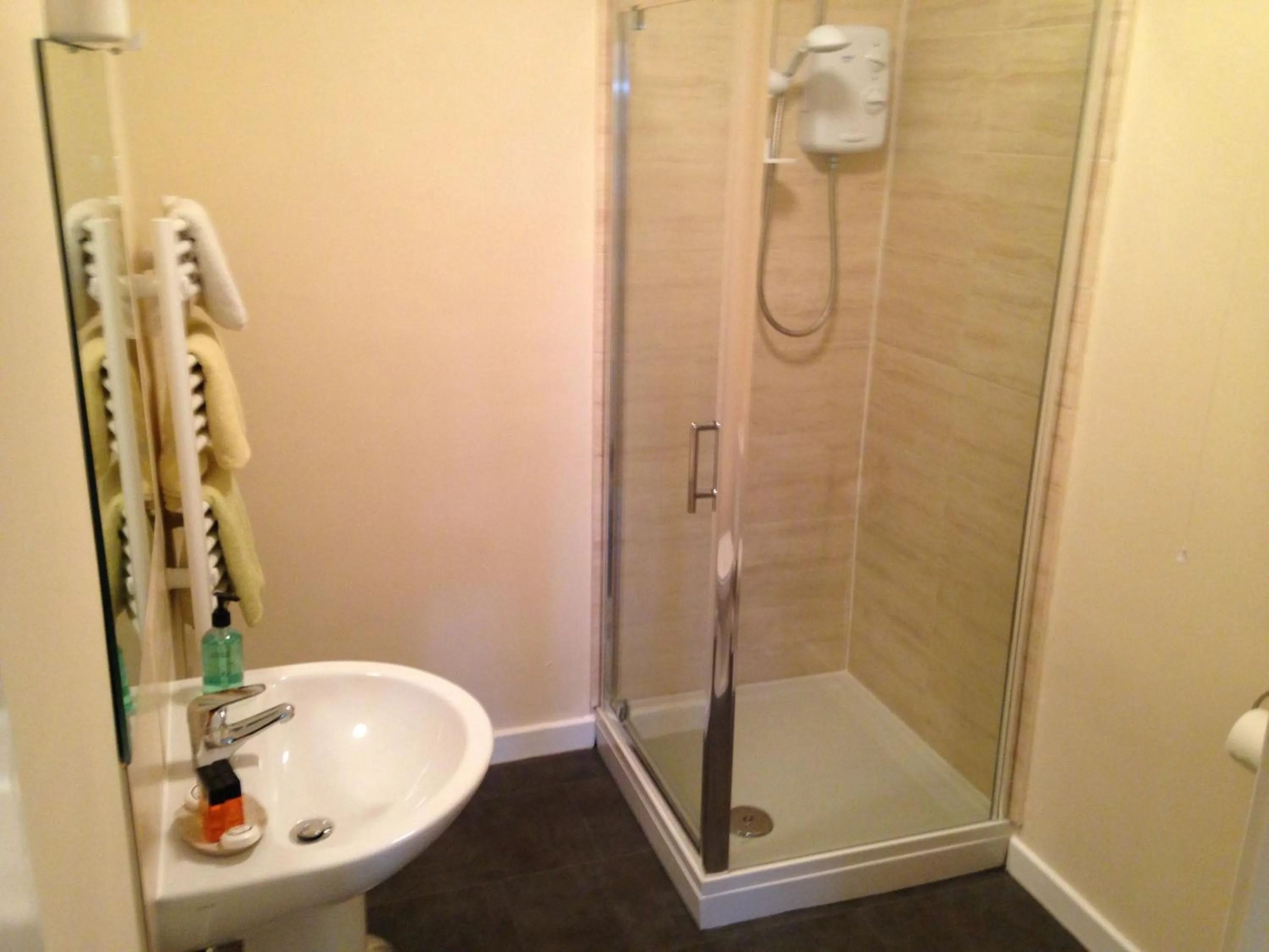 Shower in Primrose Lodge