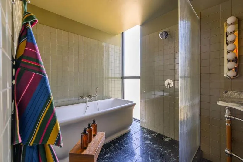 Shower in Hotel Saint Augustine