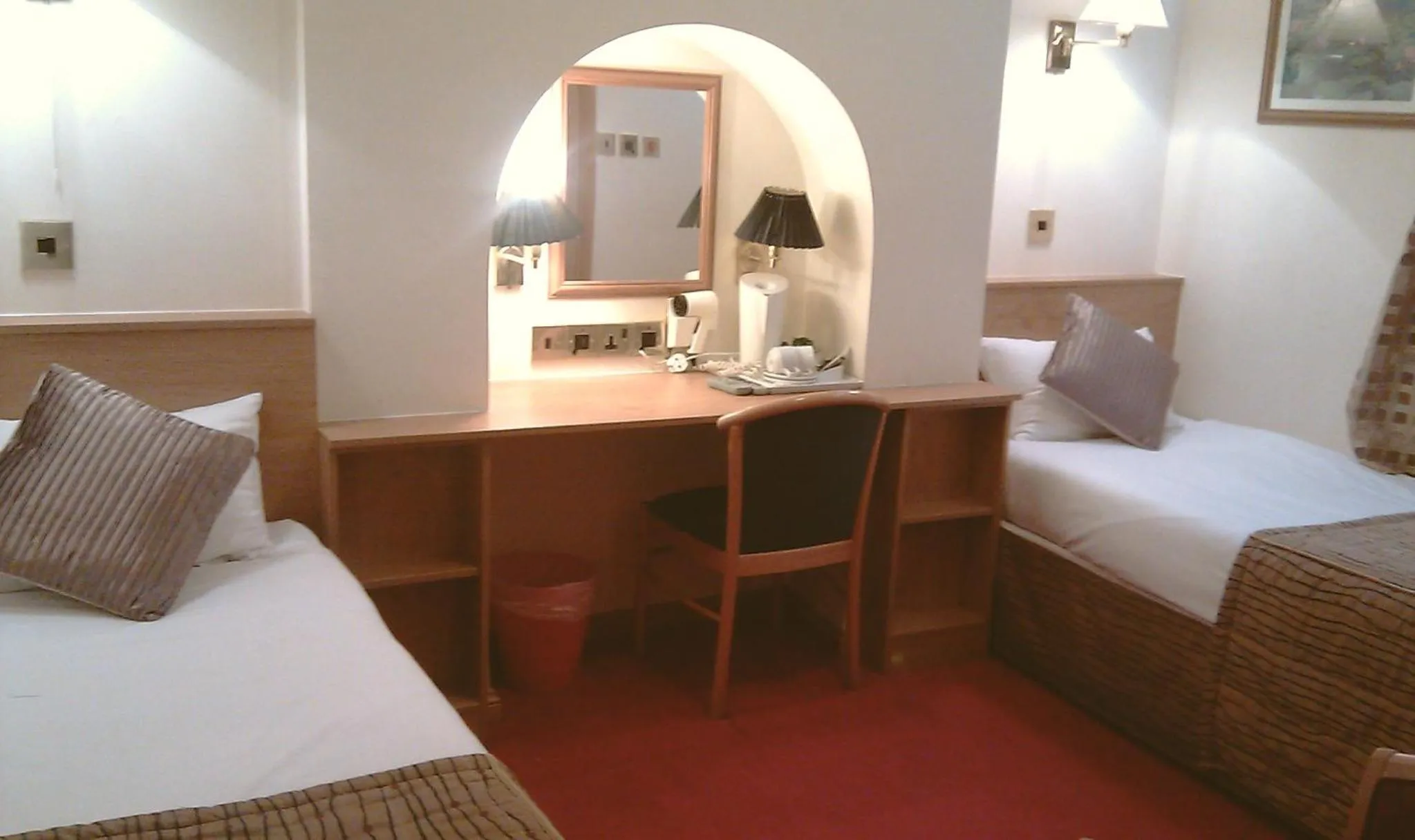 Photo of the whole room, Bed in Crescent Hotel