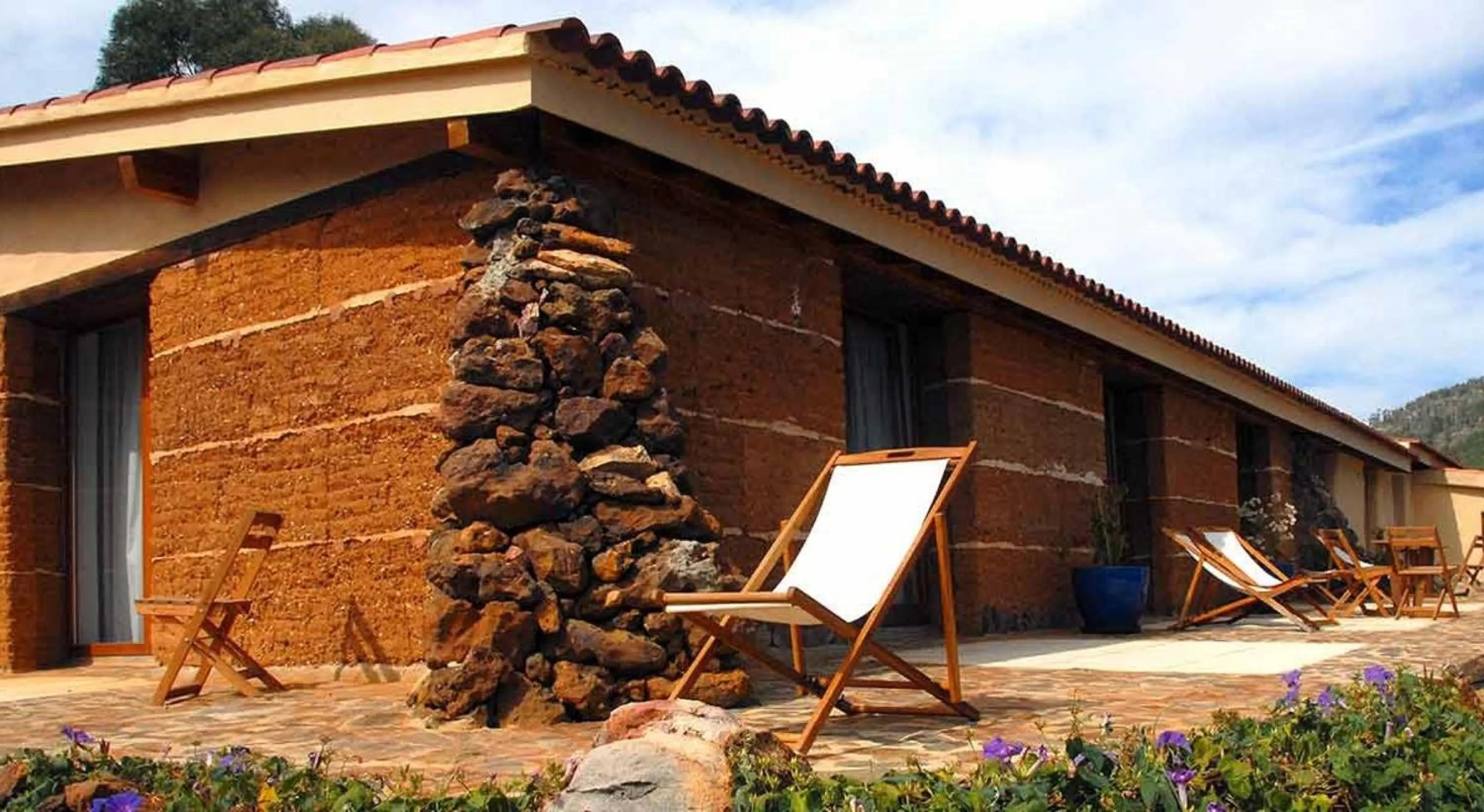 Facade/entrance in Quinta Pedagógica da Samoqueirinha - Duna Parque Resorts & Hotels