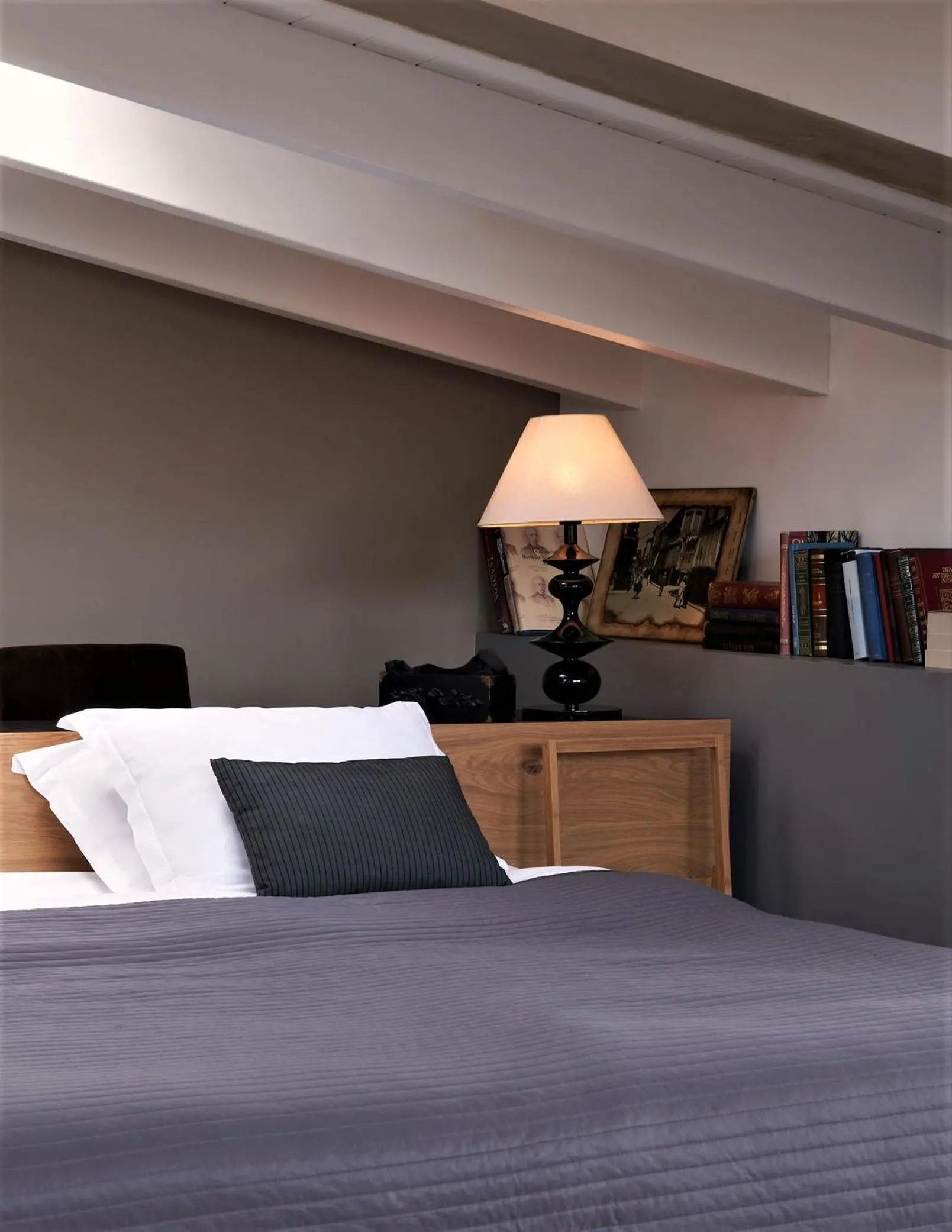 Photo of the whole room, Bed in Emporikon Athens Hotel