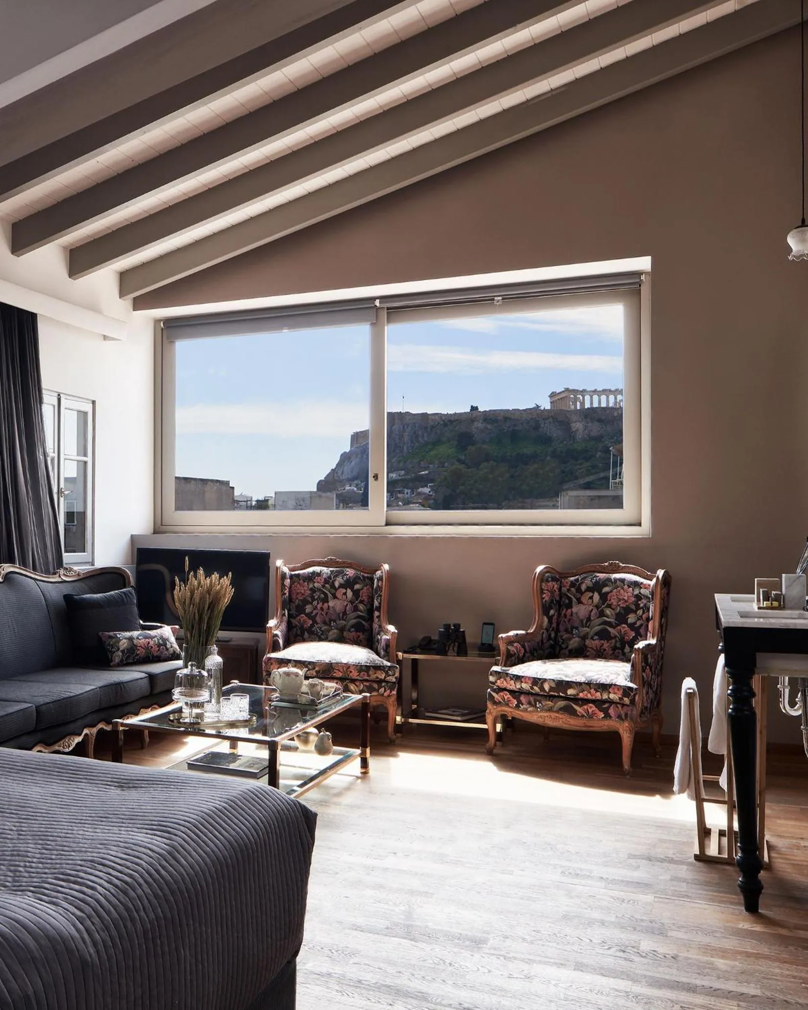 Shower in Emporikon Athens Hotel