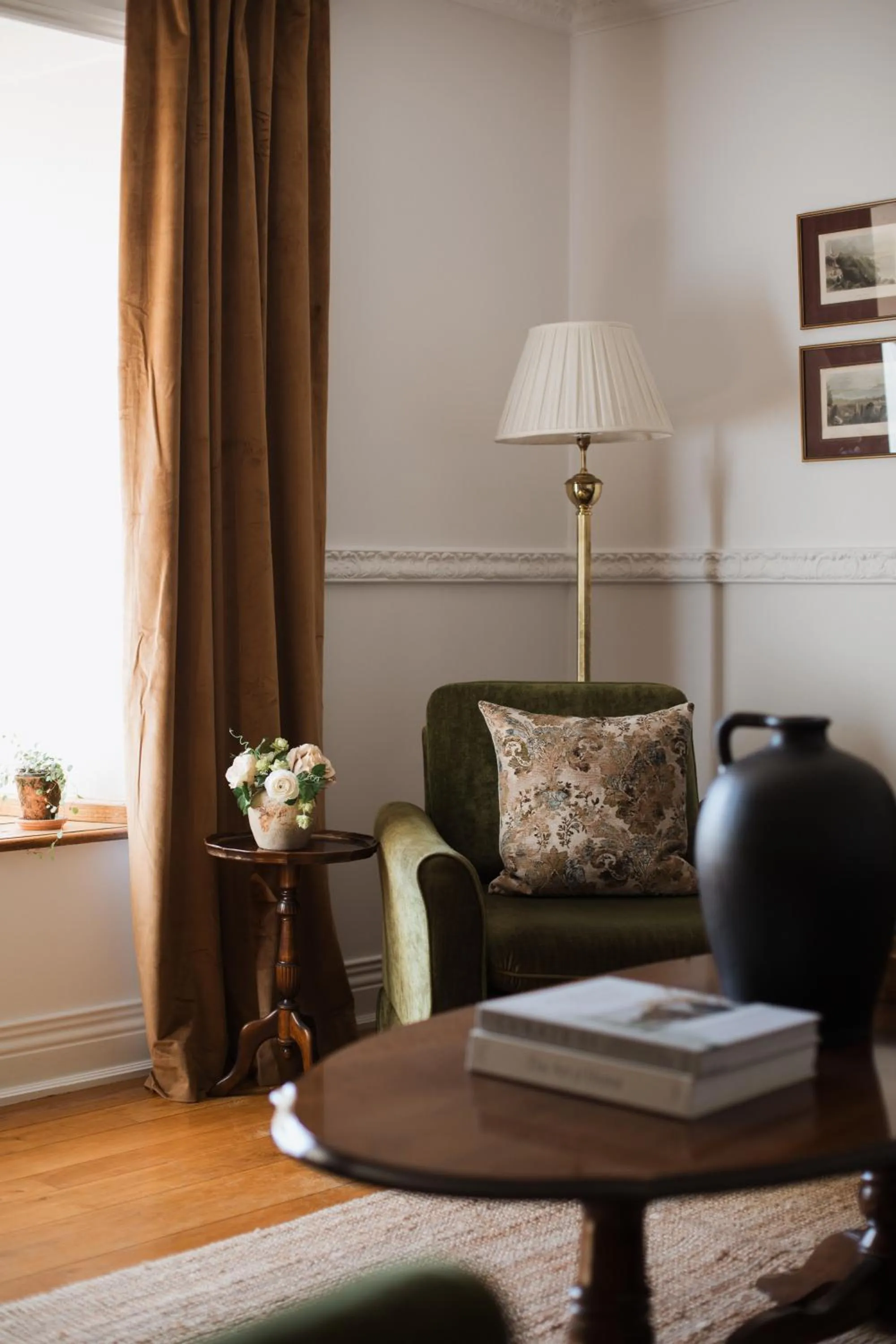 Living room in Mossie's