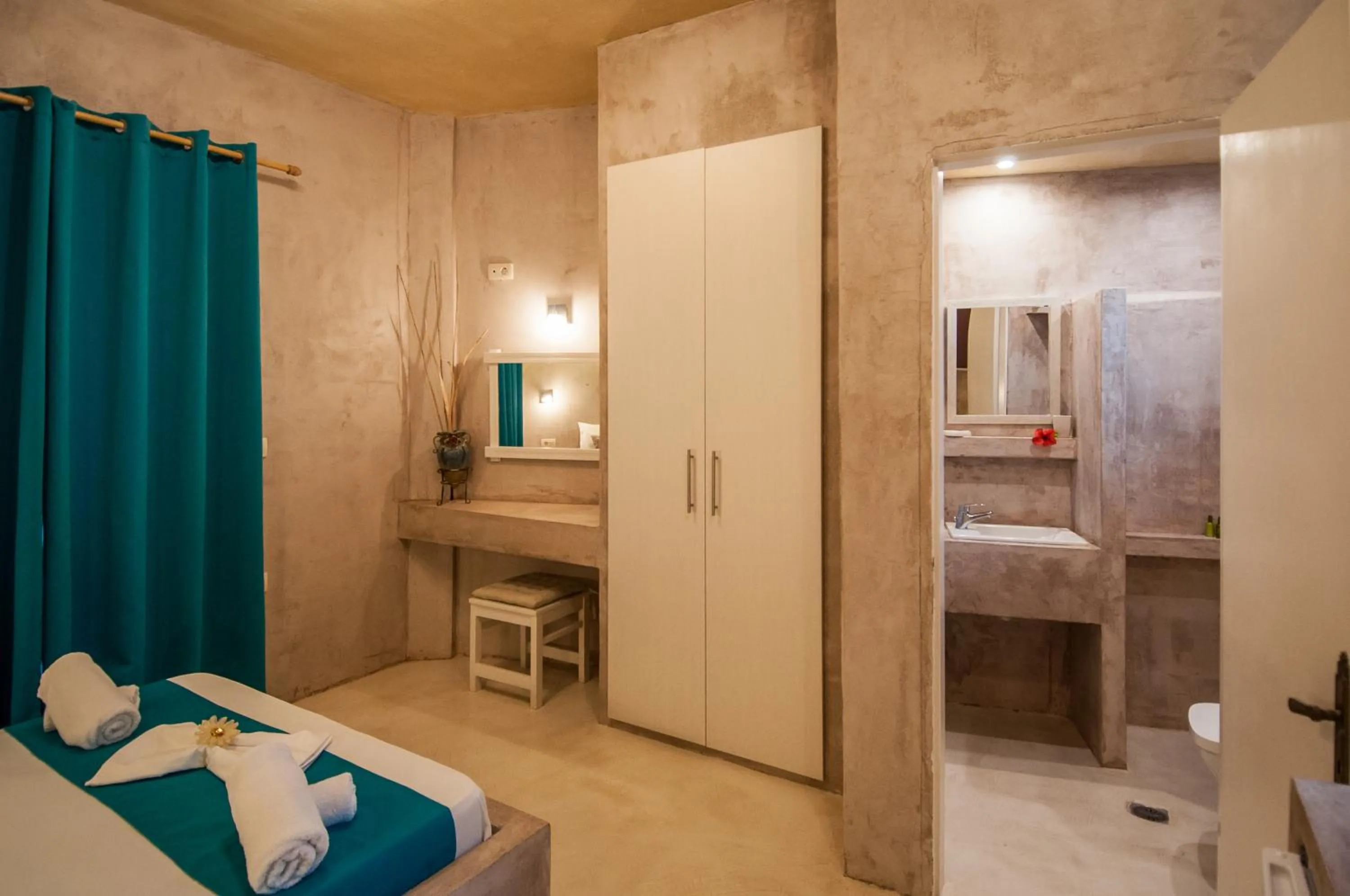Bathroom, Bed in Zante Nest Studios & Apartments