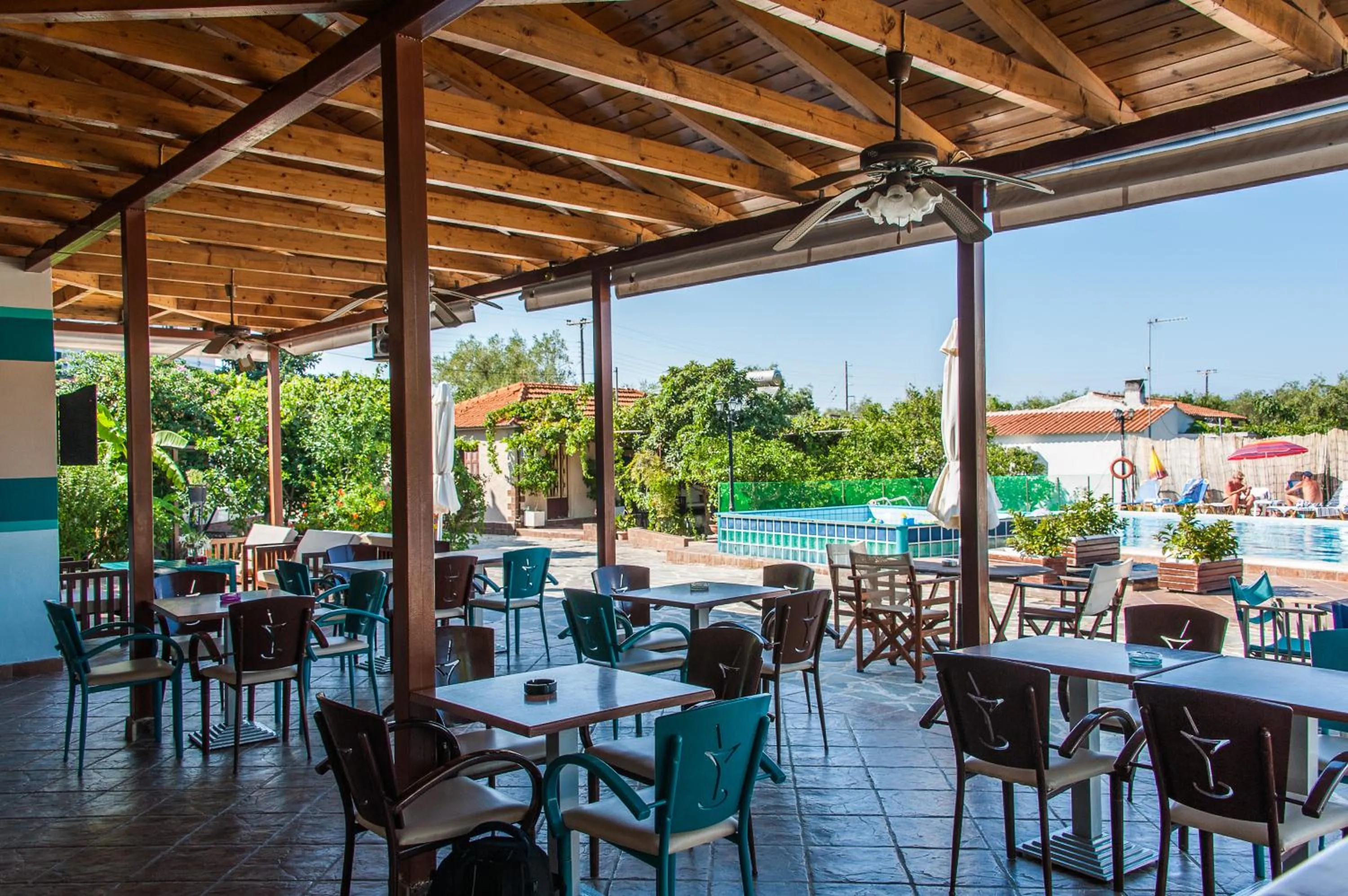 Restaurant/places to eat in Zante Nest Studios & Apartments