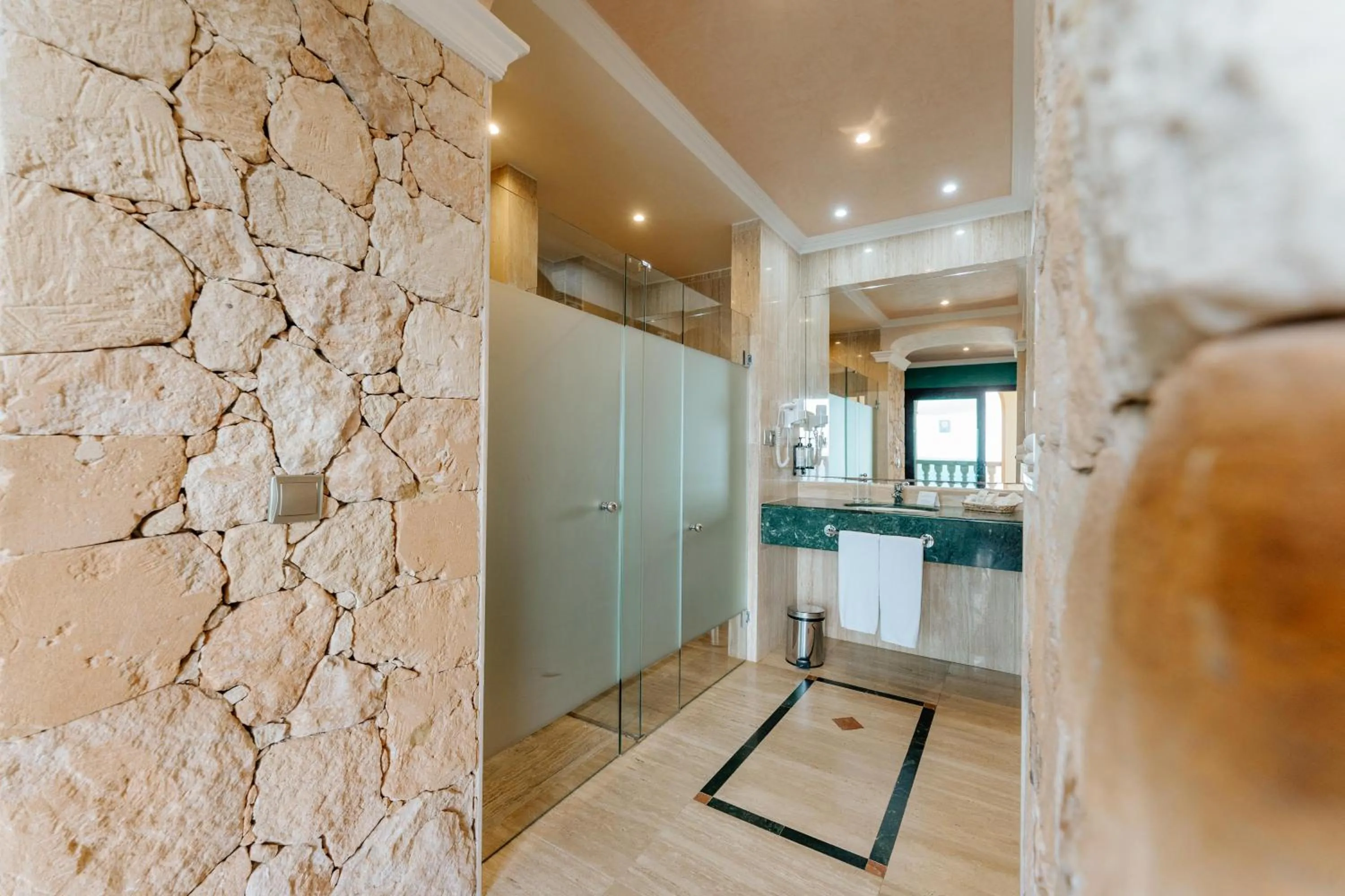 Shower in R2 Rio Calma