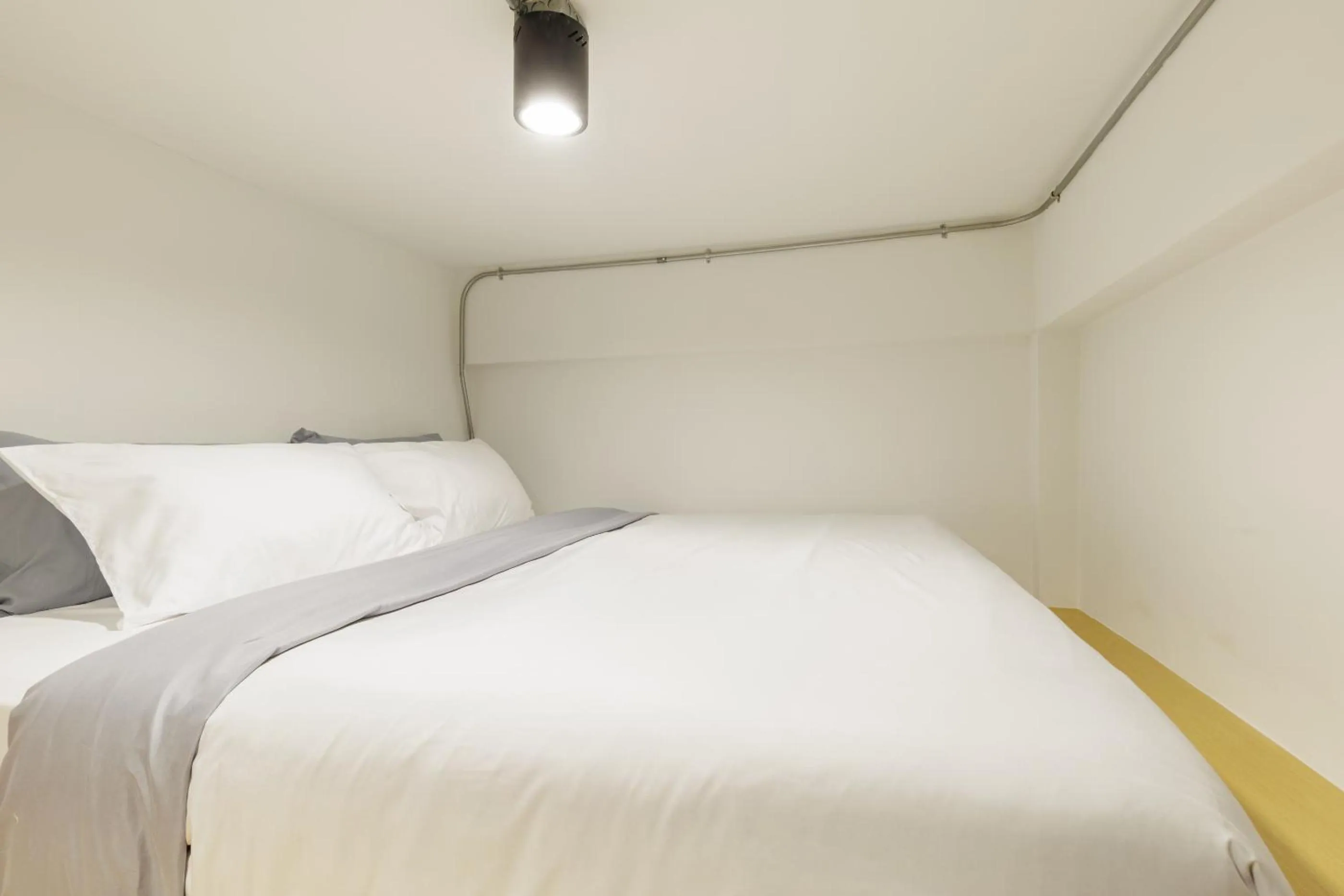 Bed in Wabisabi Bangkok 3 MIN To Train Station