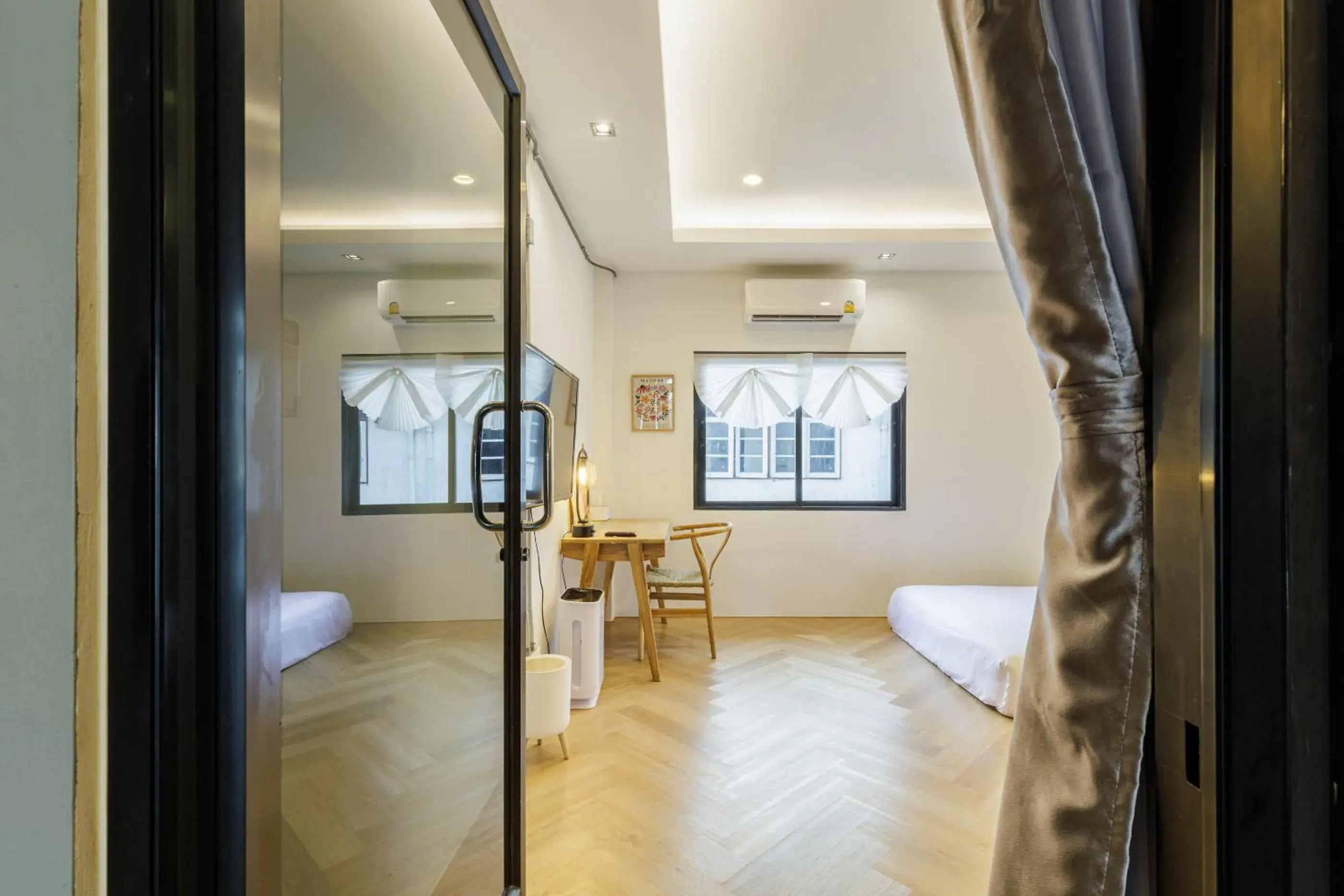 Superior Double Room in Wabisabi Bangkok 3 MIN To Train Station Superior Double Room in Wabisabi Bangkok 3 MIN To Train Station