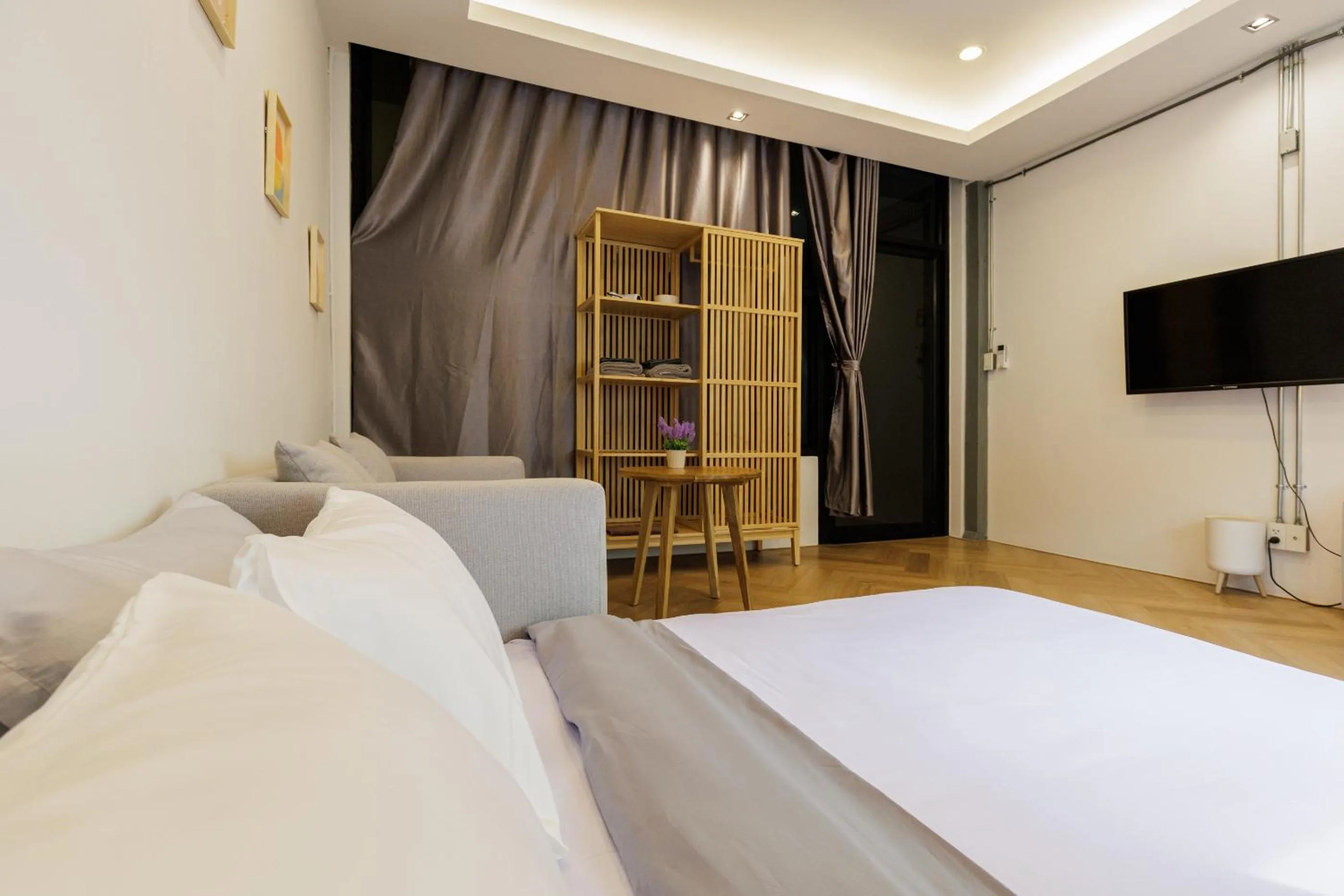 Bed in Wabisabi Bangkok 3 MIN To Train Station