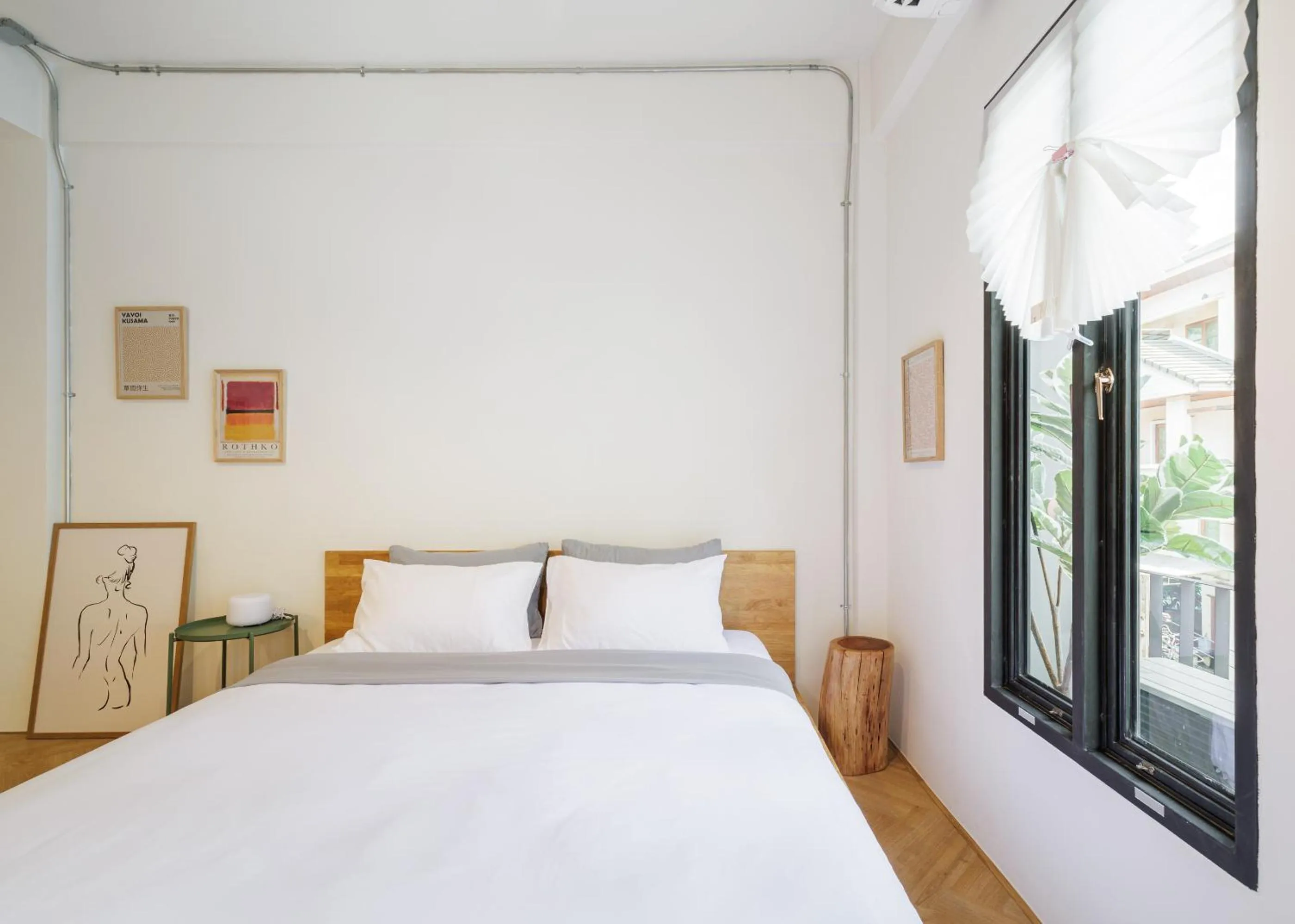 Bed in Wabisabi Bangkok 3 MIN To Train Station