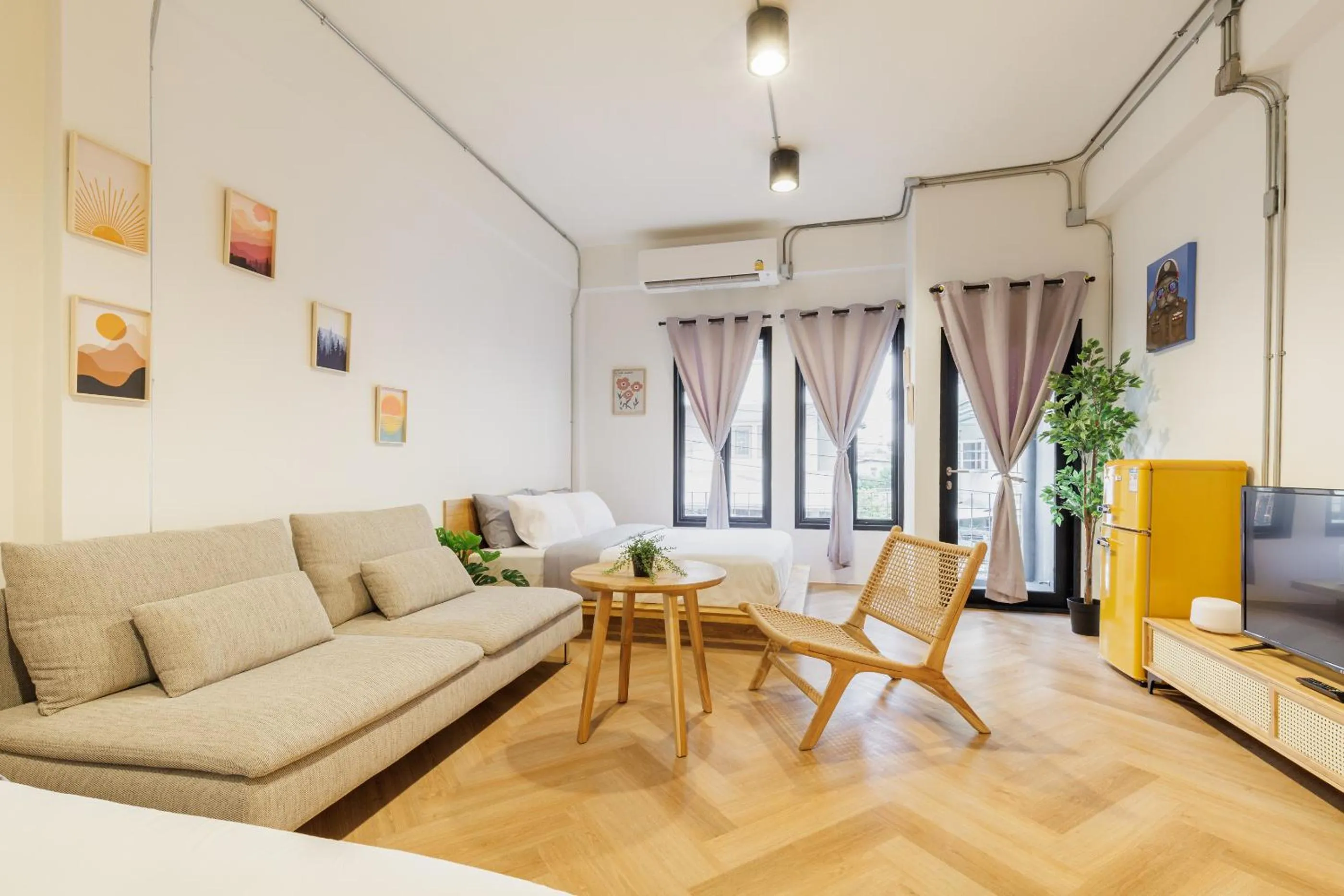 Seating area in Wabisabi Bangkok 3 MIN To Train Station