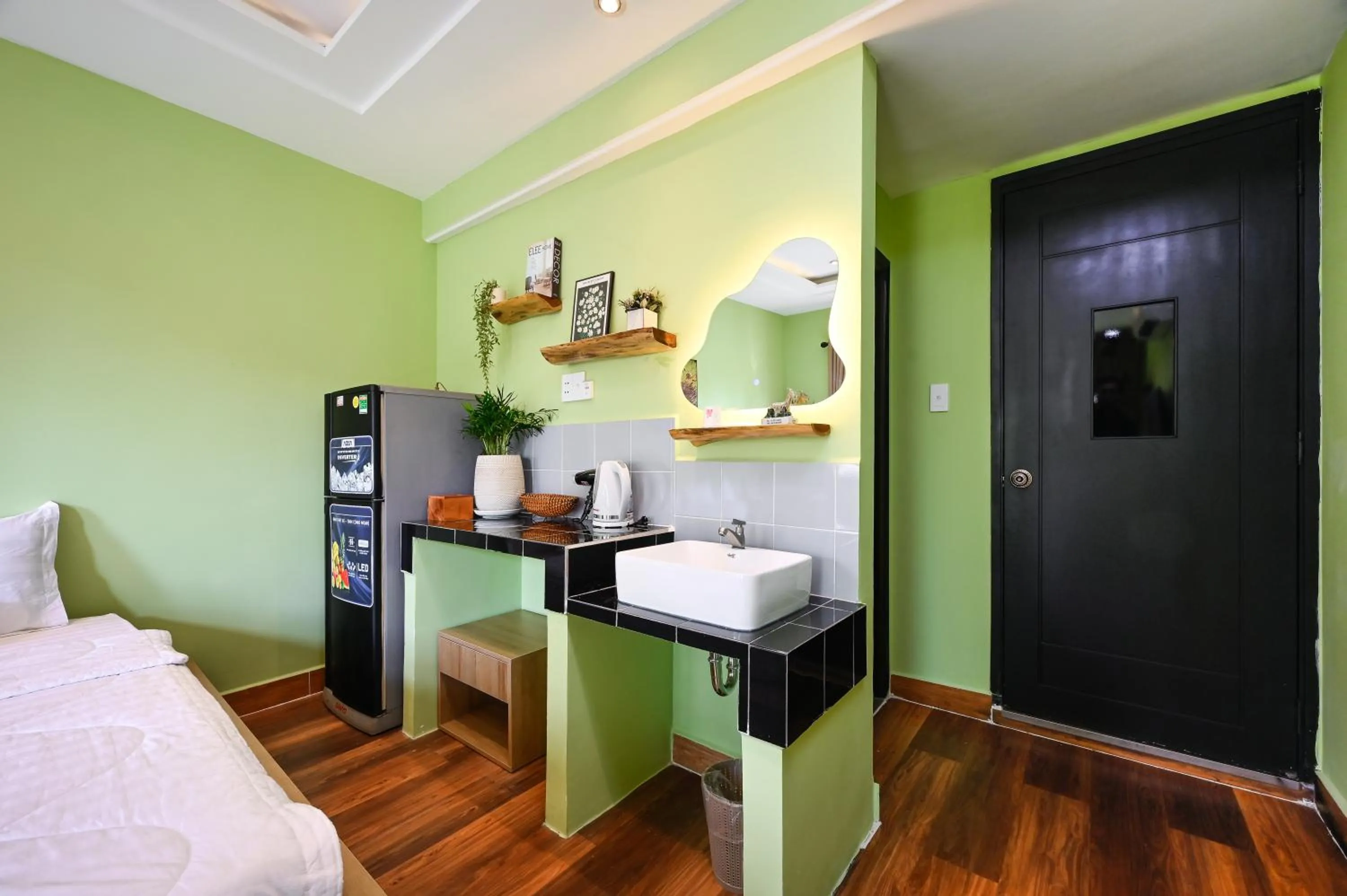 Photo of the whole room, Bed in Ben Thanh Inn - M&A