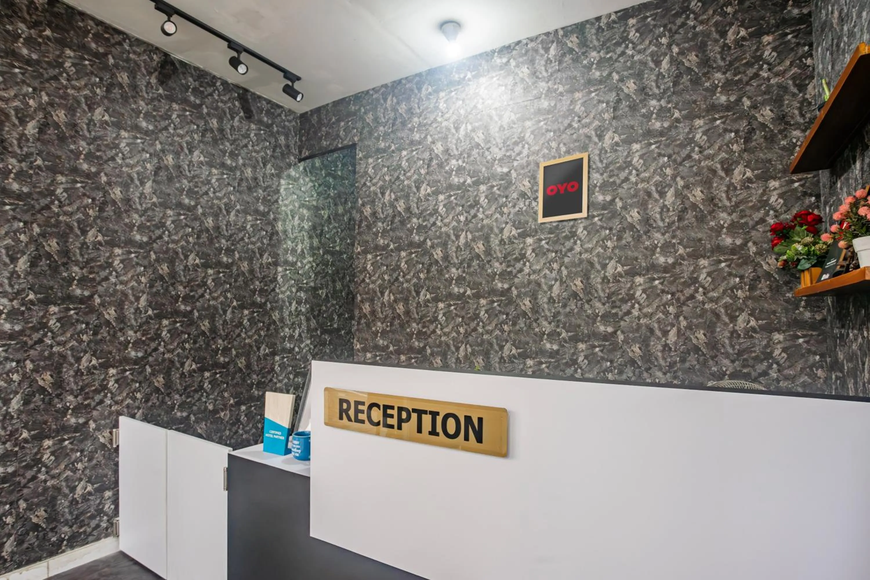 Lobby or reception in Hotel O Sayy Rooms