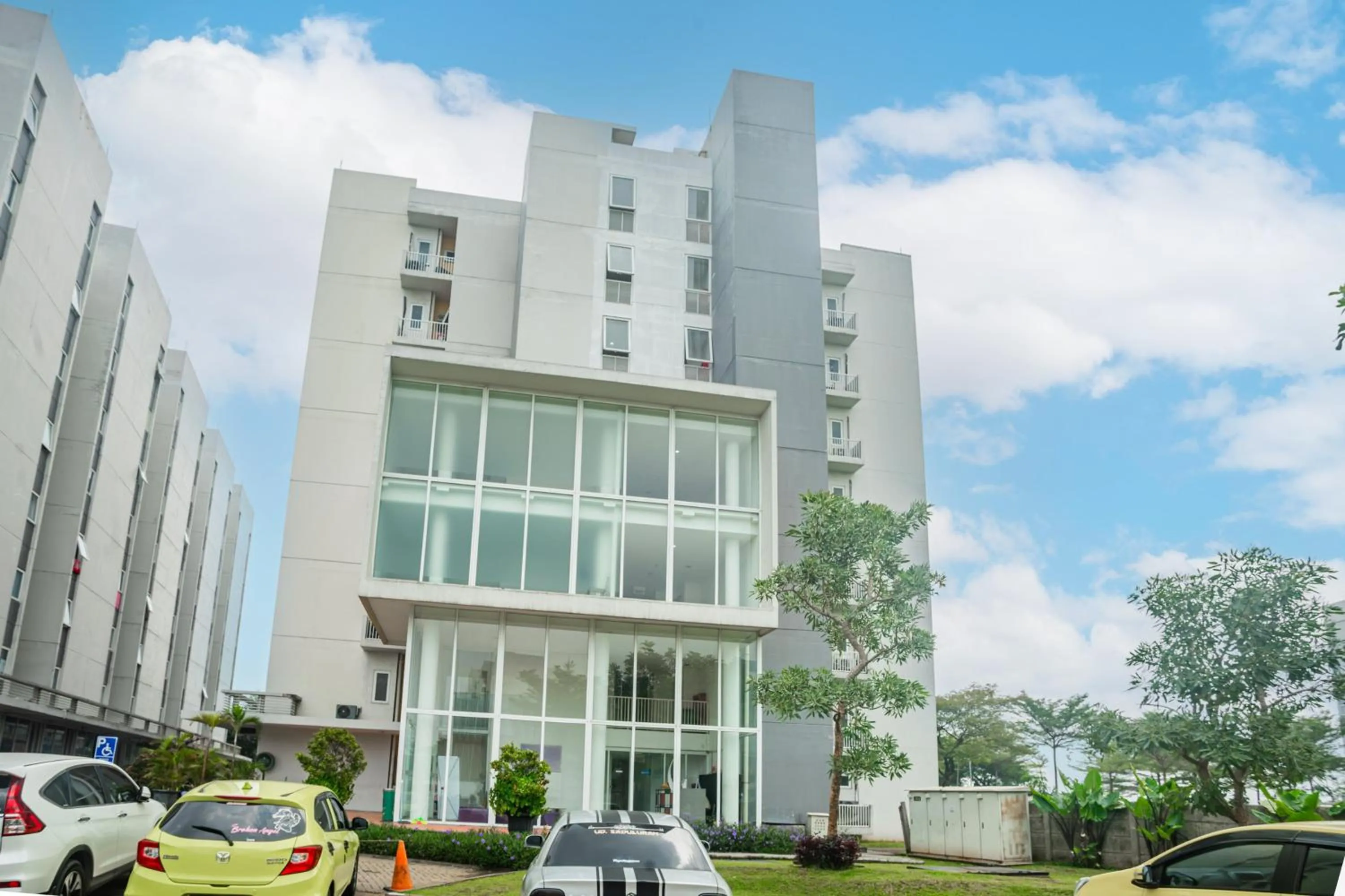 Facade/entrance in Hotel O Sayy Rooms