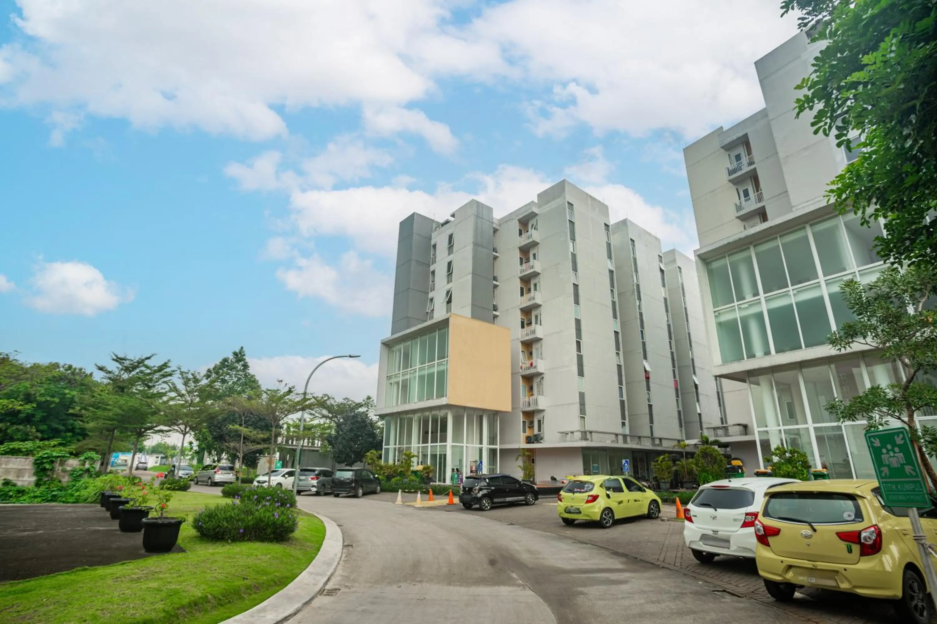 Facade/entrance in Hotel O Sayy Rooms