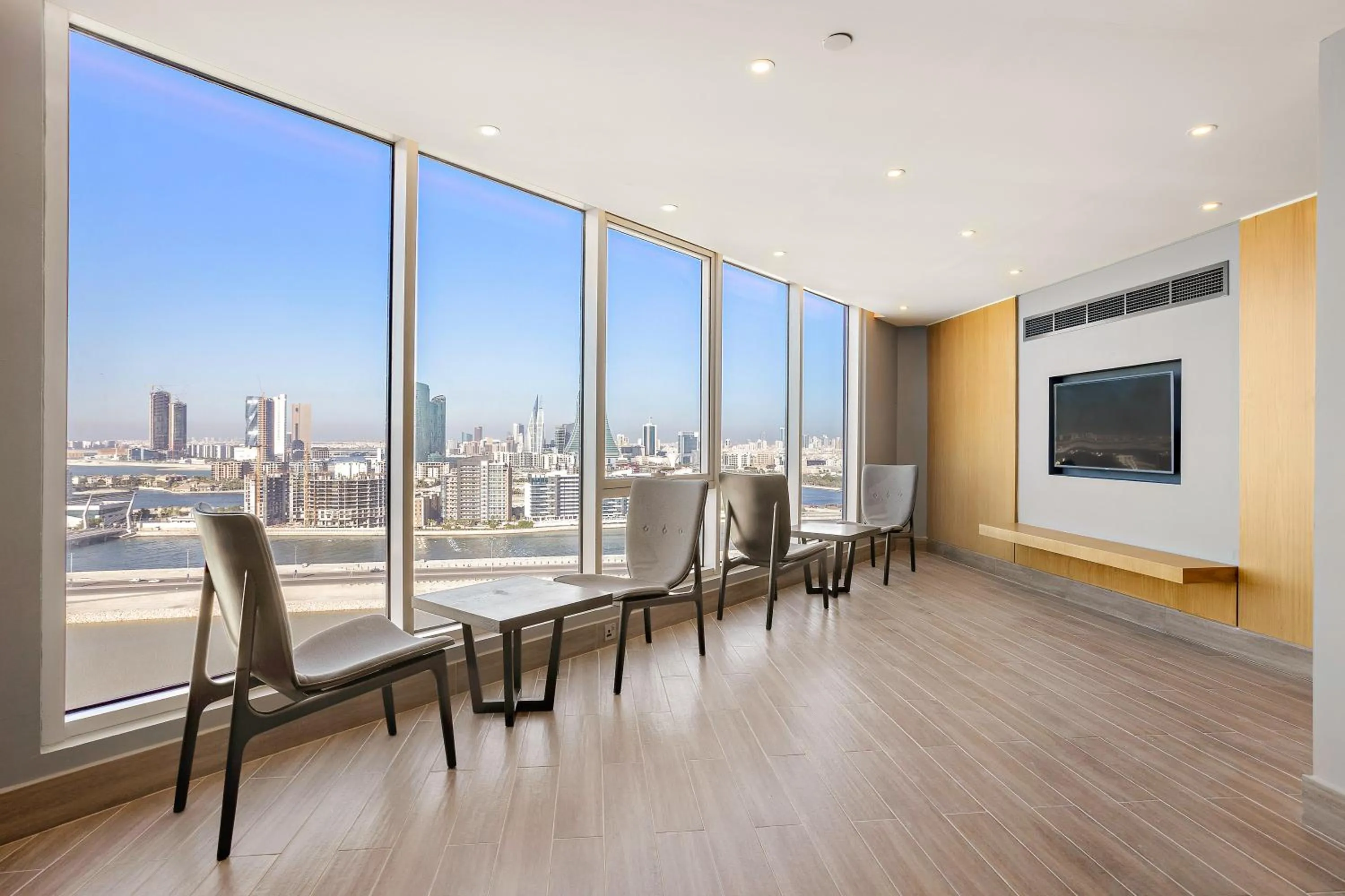 Lounge or bar in Barcelo Hotel & Residences, Bahrain