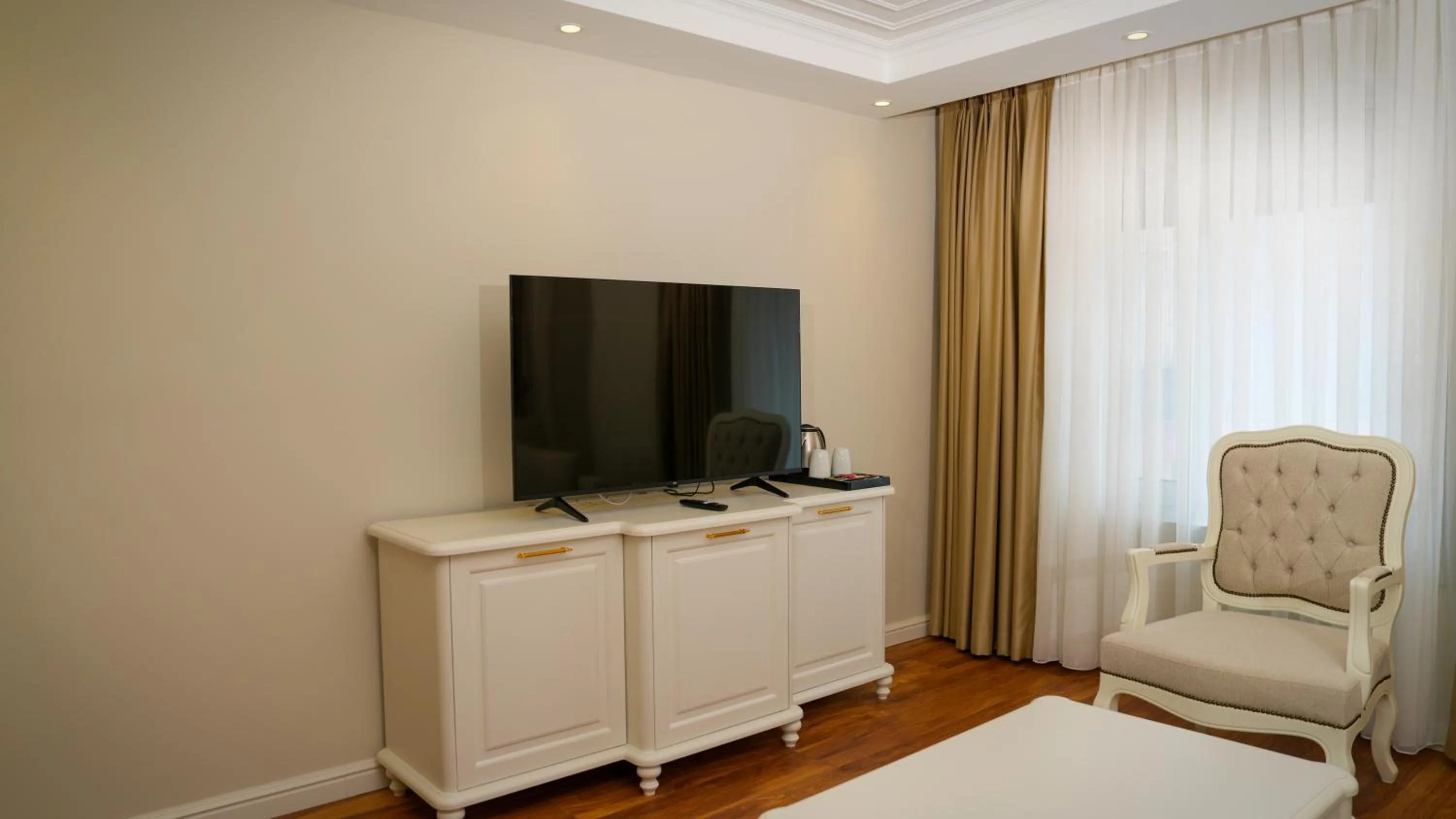 TV and multimedia, Bed in Gaia Suites Istanbul