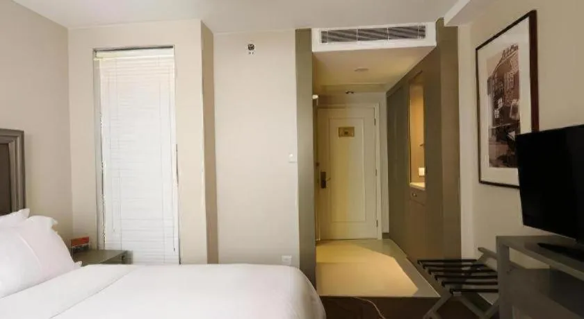 Bed in Jinjiang Metropolo Hotel Classiq YMCA People Square