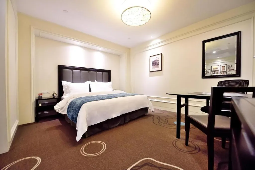 Bed in Jinjiang Metropolo Hotel Classiq YMCA People Square