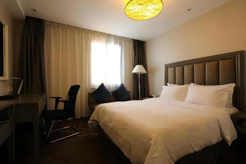 Bed in Jinjiang Metropolo Hotel Classiq YMCA People Square