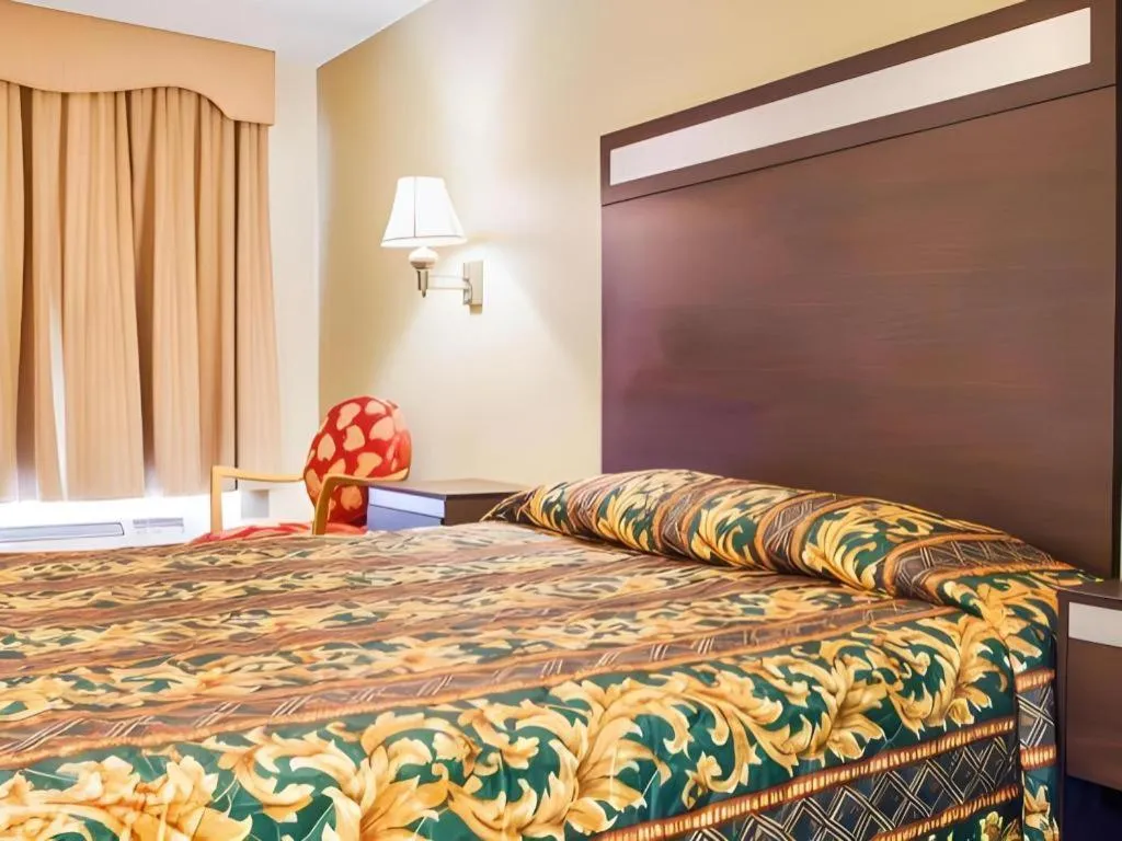 Bed in Rodeway Inn Mount Laurel Hwy 73