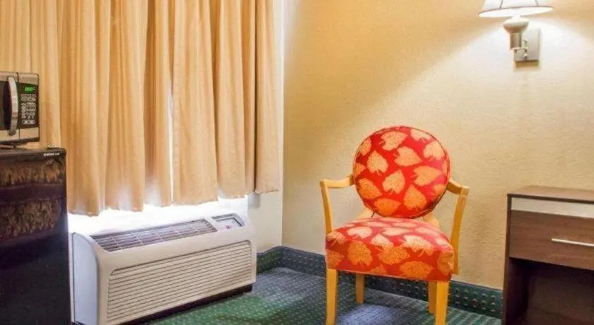 Bed in Rodeway Inn Mount Laurel Hwy 73