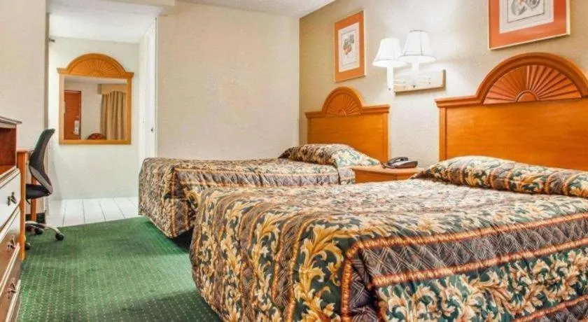 Bed in Rodeway Inn Mount Laurel Hwy 73