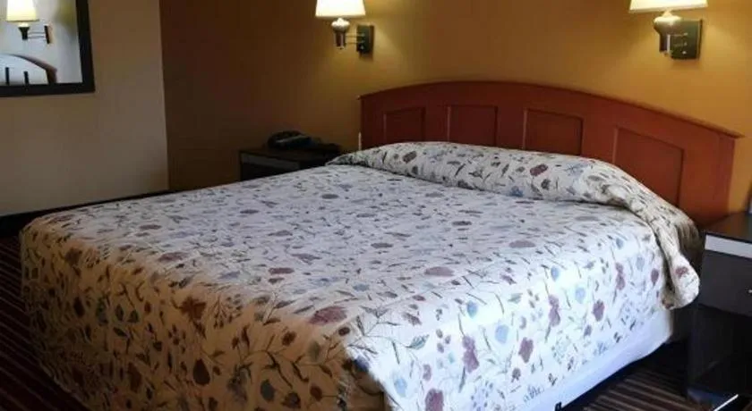 Bed in Rodeway Inn Mount Laurel Hwy 73