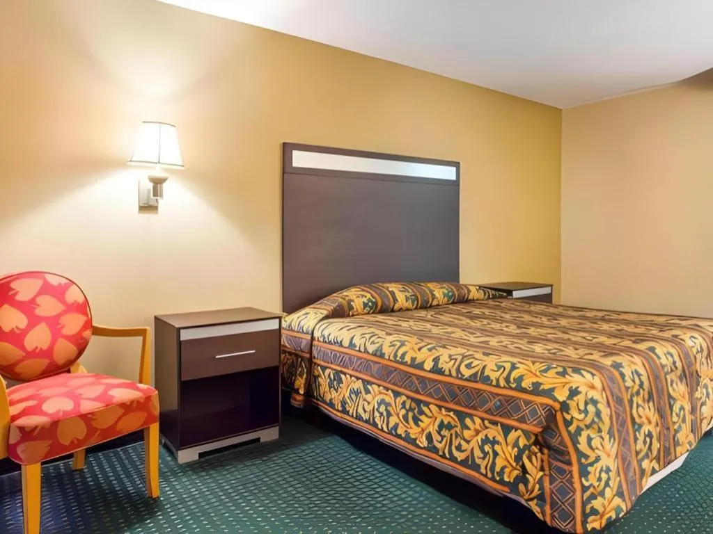 Bed in Rodeway Inn Mount Laurel Hwy 73