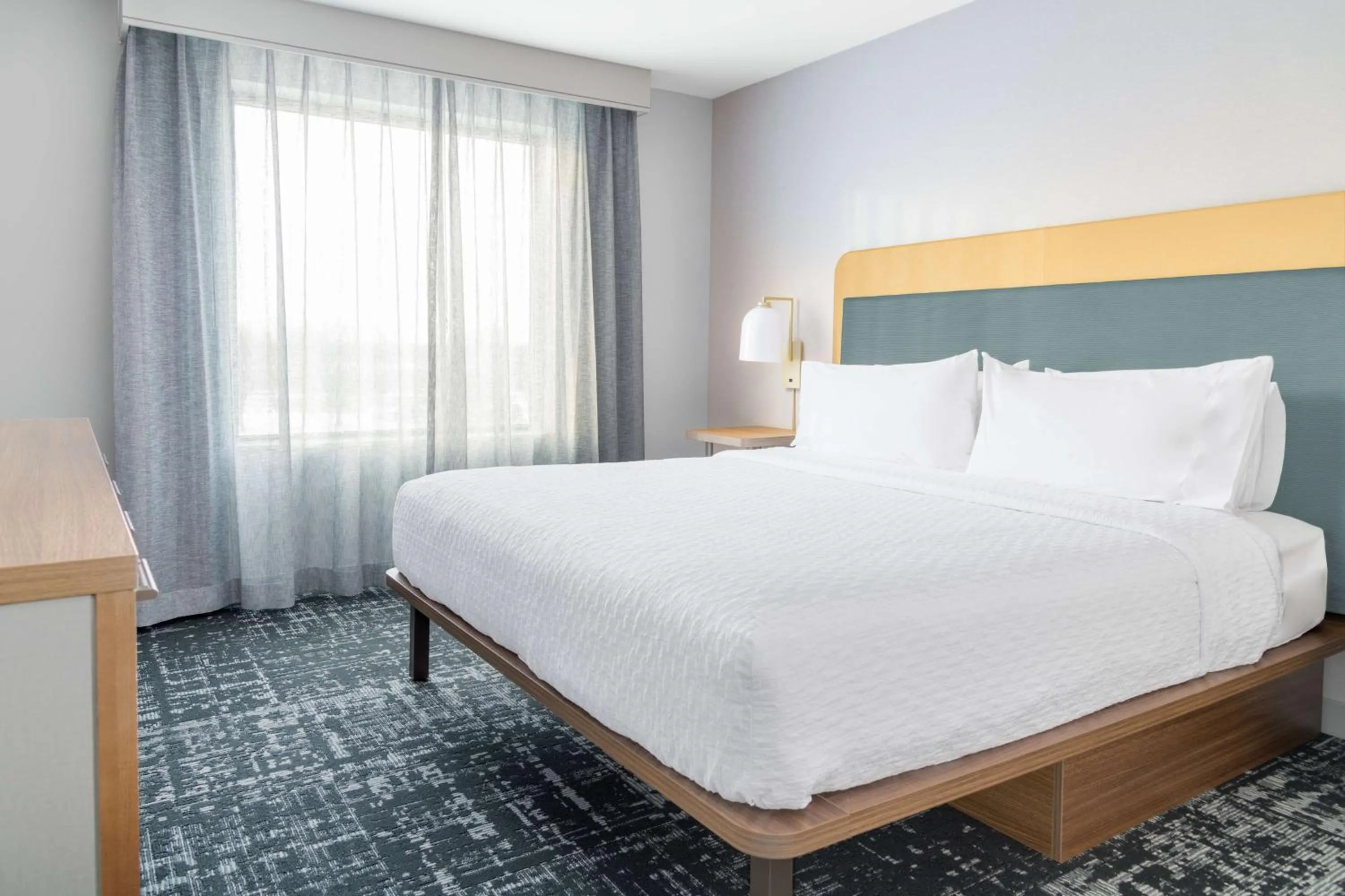 Bed in Homewood Suites By Hilton Holland