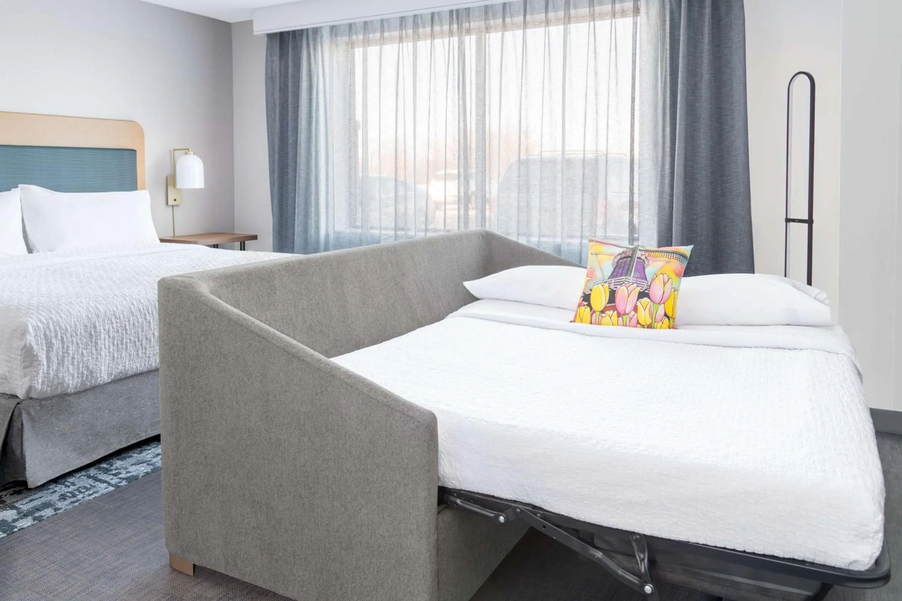 Living room, Bed in Homewood Suites By Hilton Holland