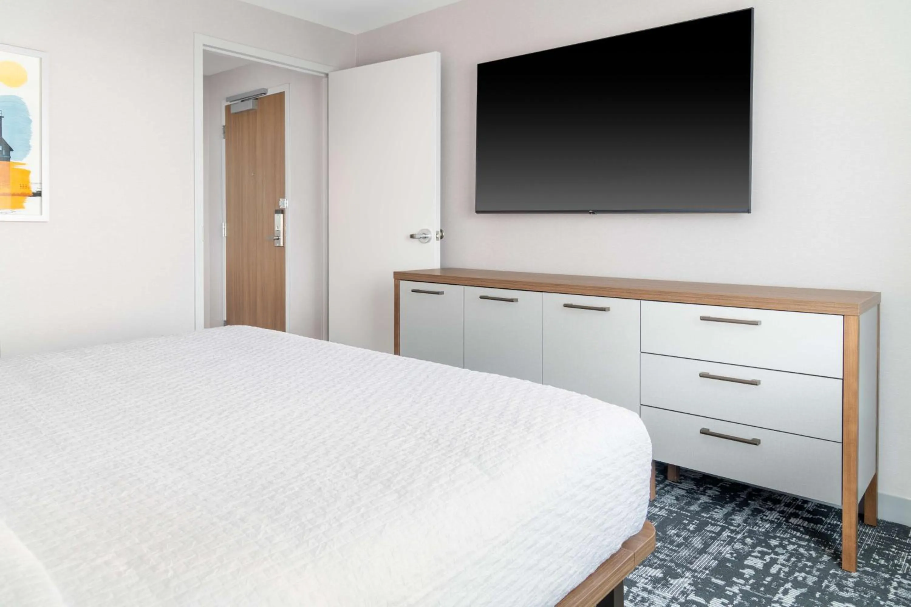 Bed in Homewood Suites By Hilton Holland