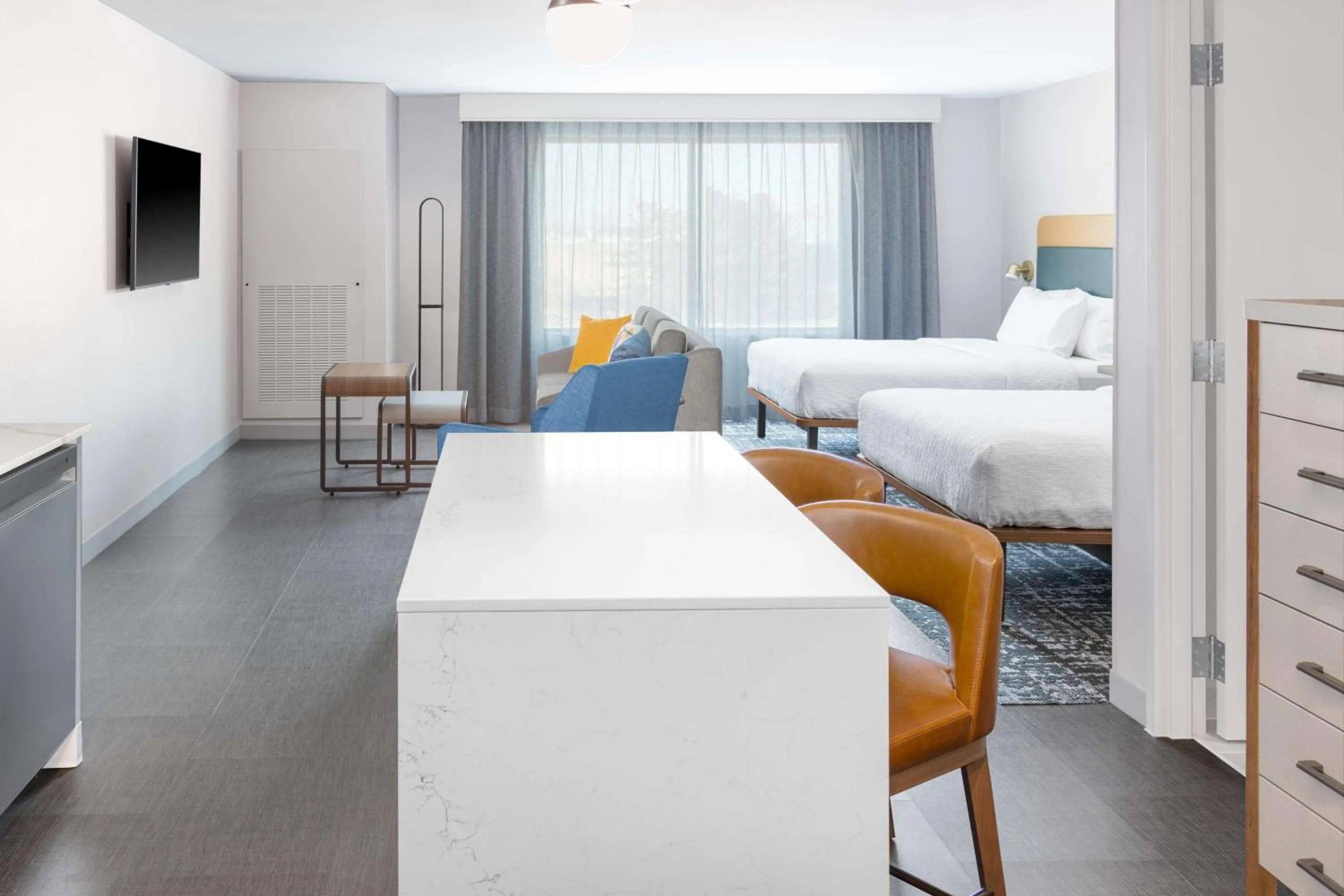 Living room, Bed in Homewood Suites By Hilton Holland