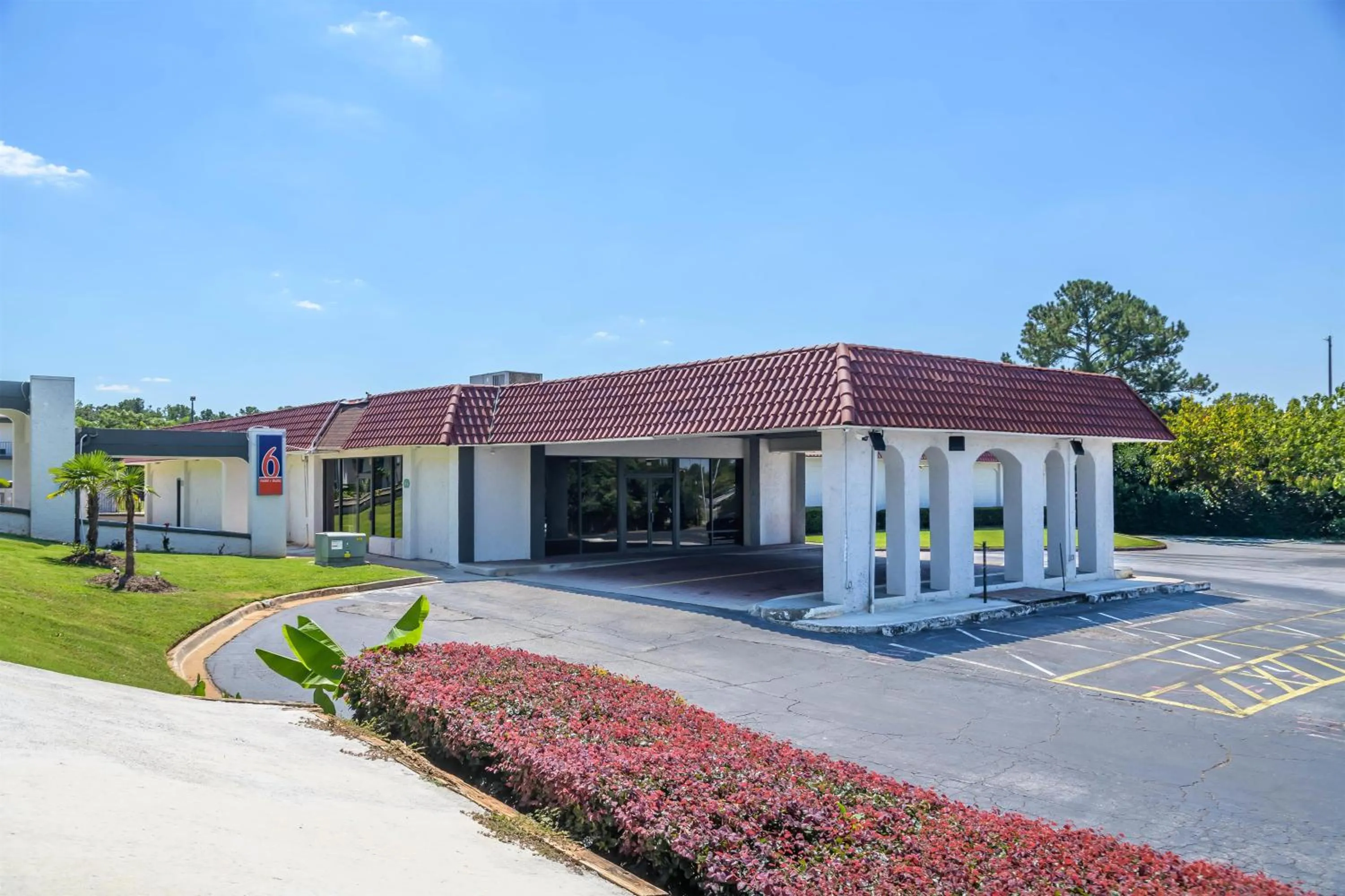 Property building in Motel 6 Stockbridge GA Hwy 138 W