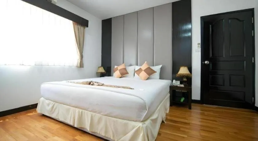 J Town serviced Apartments&hotel