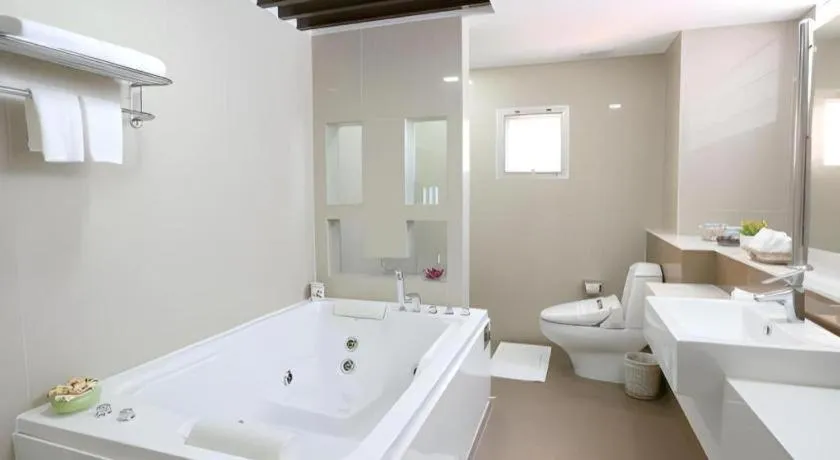 J Town serviced Apartments&hotel