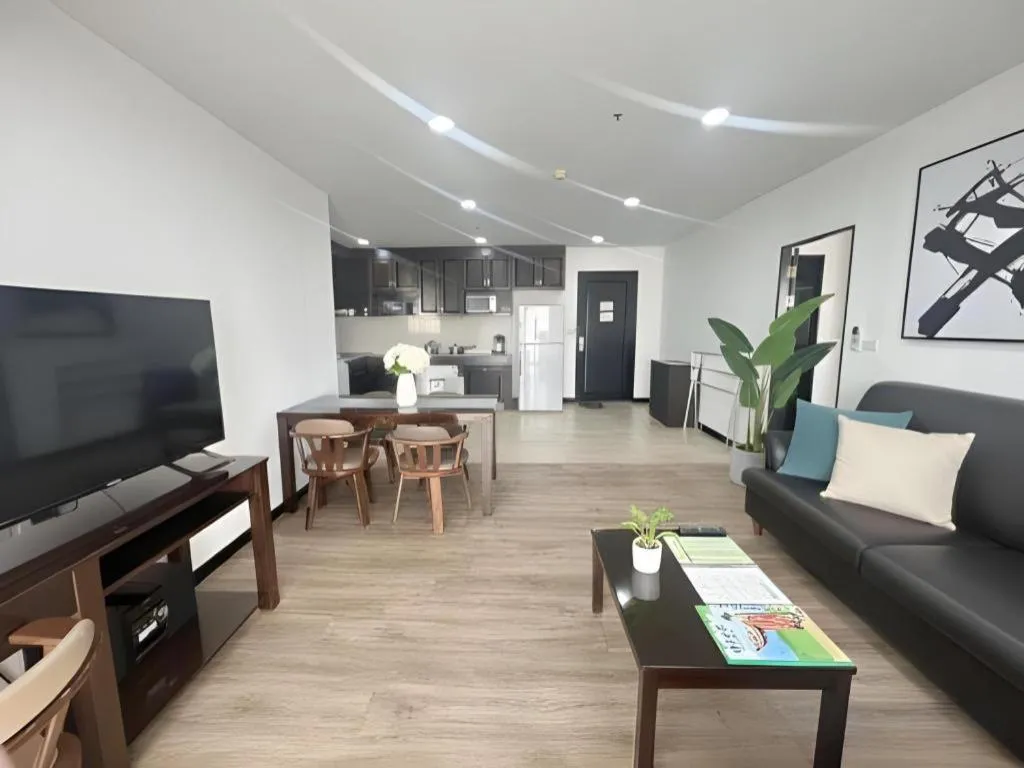 J Town serviced Apartments&hotel