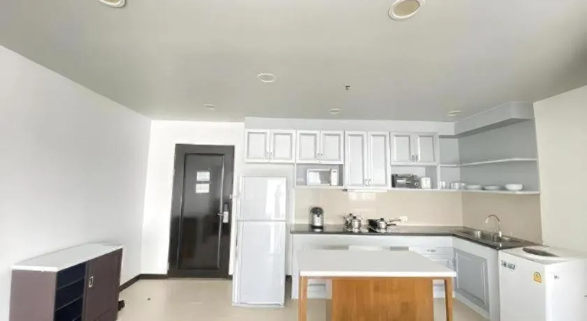 J Town serviced Apartments&hotel