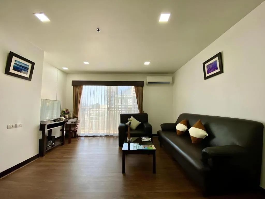 J Town serviced Apartments&hotel
