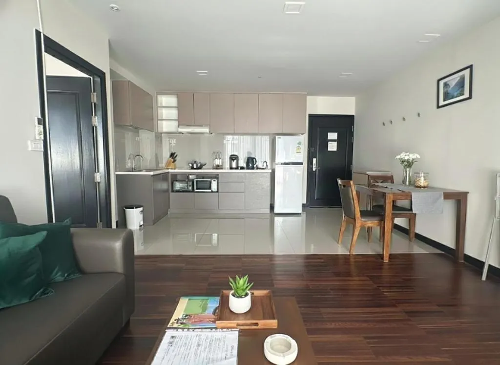 J Town serviced Apartments&hotel